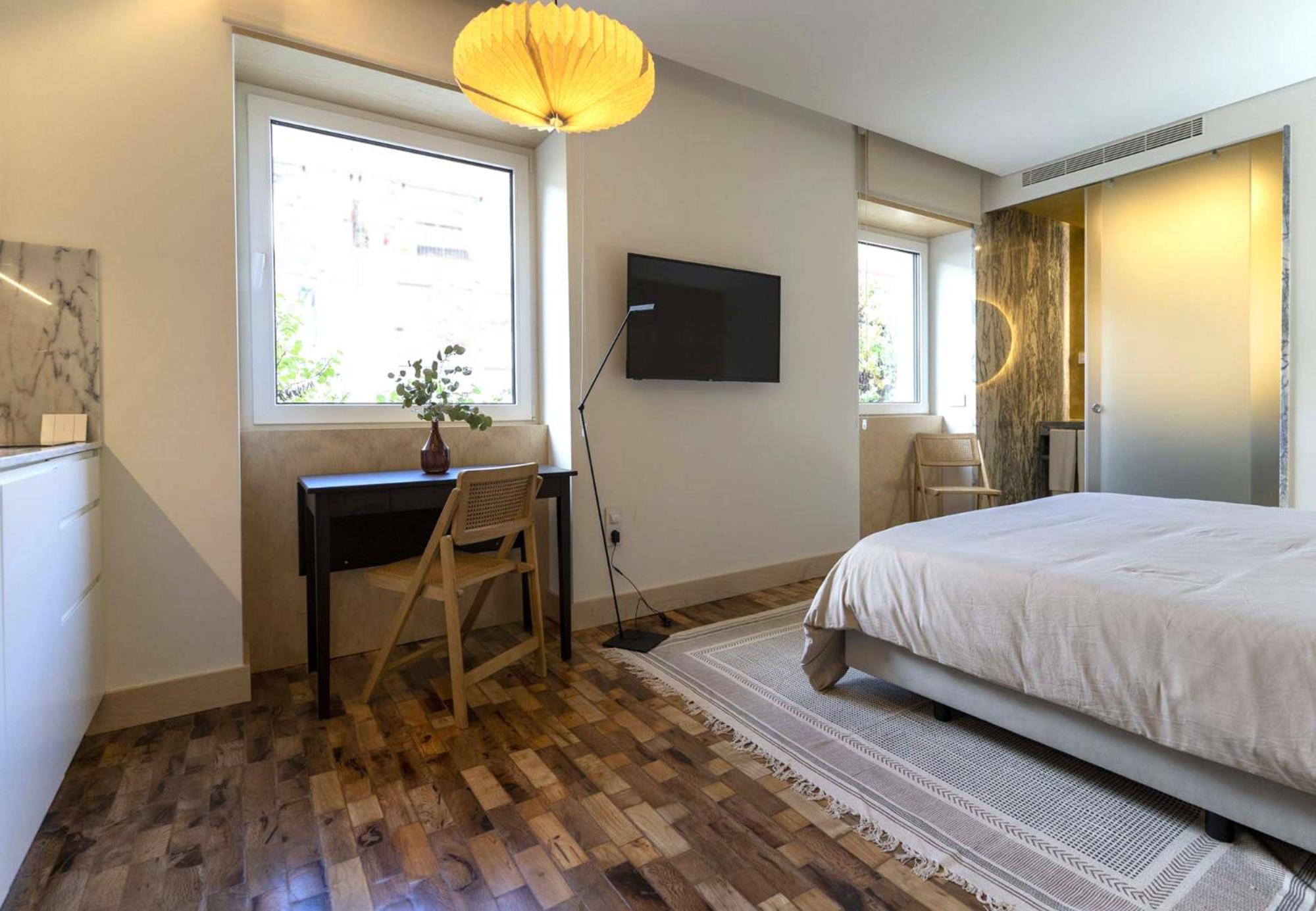 Studio Apartment - Photo 1