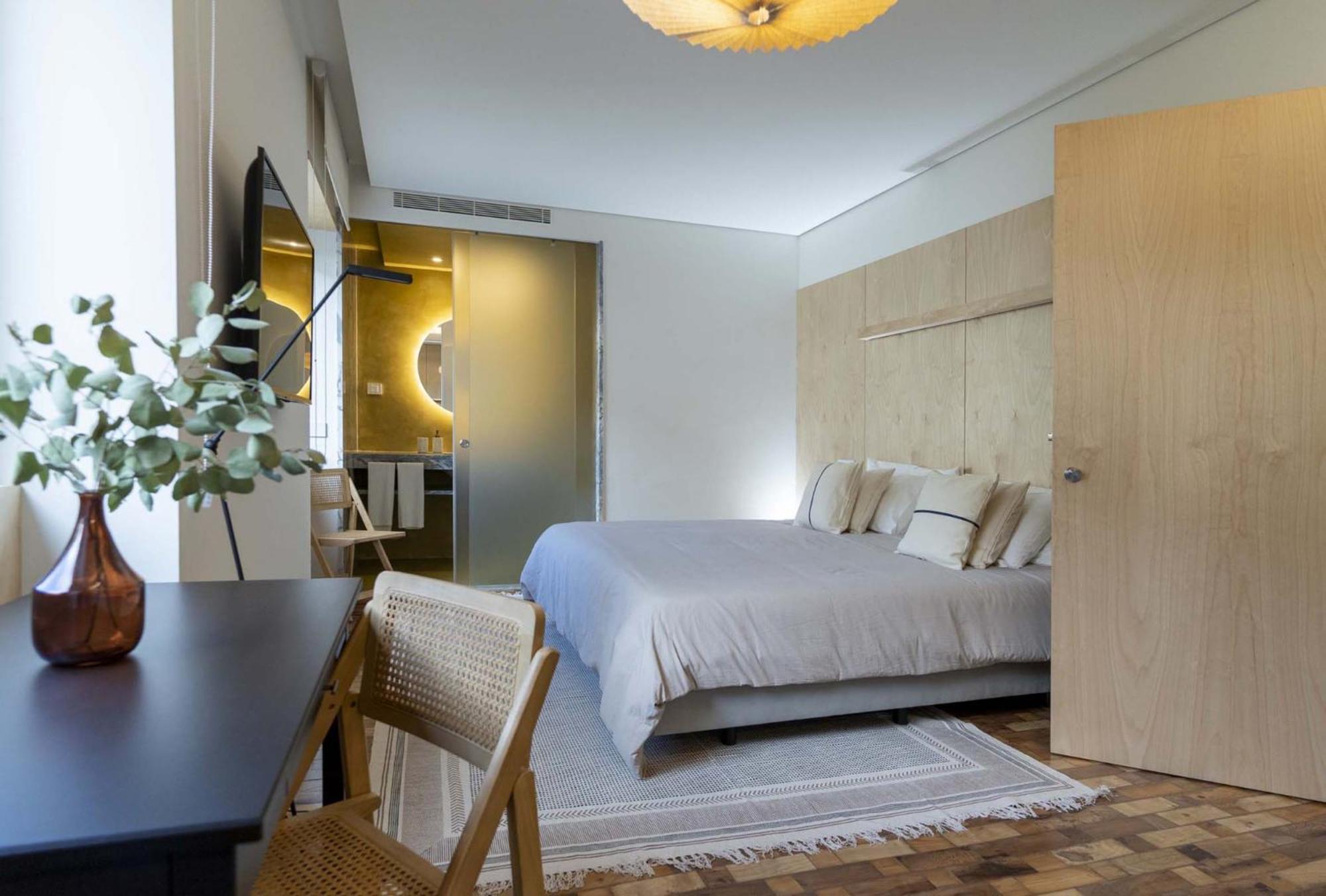 Studio Apartment - Photo 2