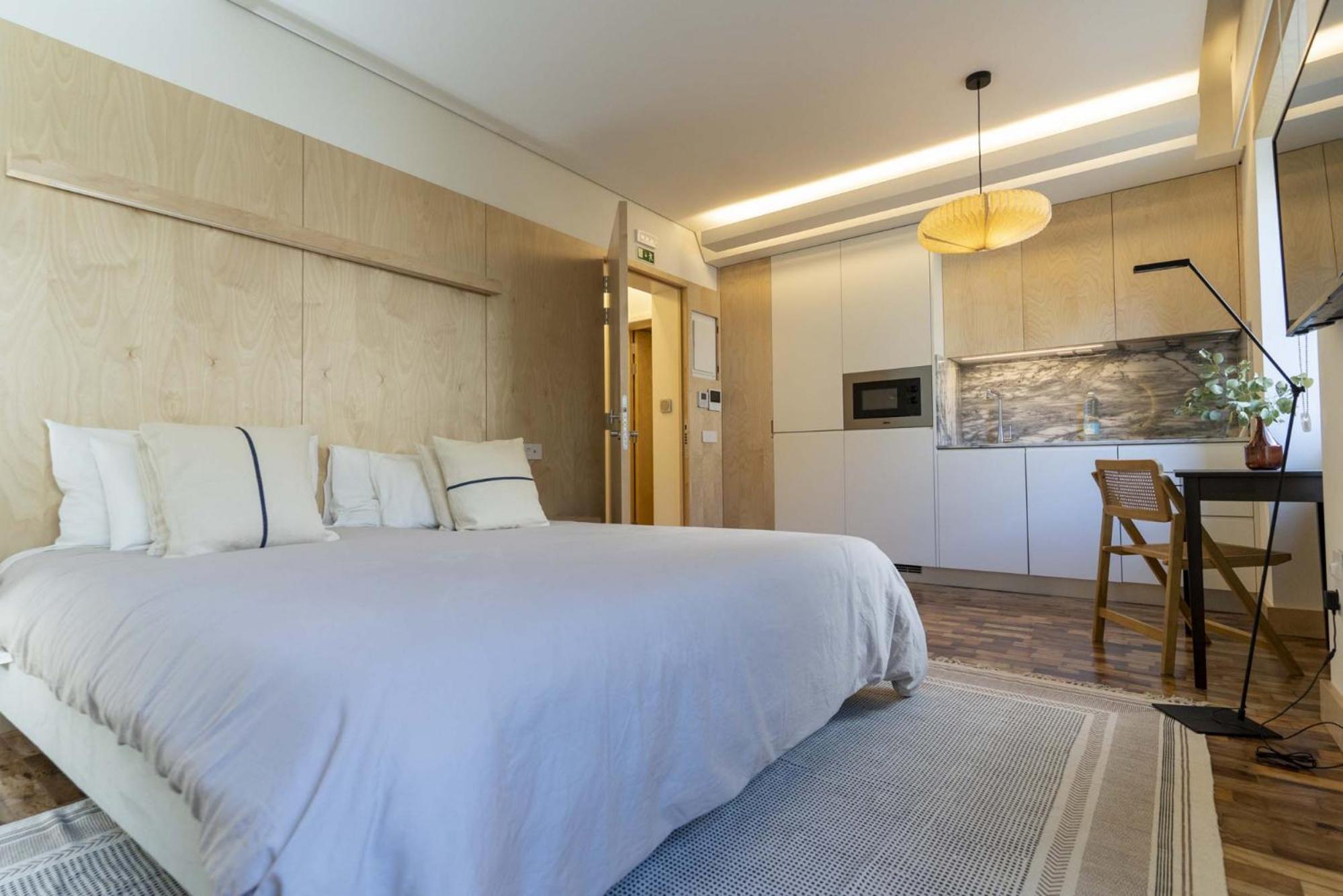 Studio Apartment - Photo 4