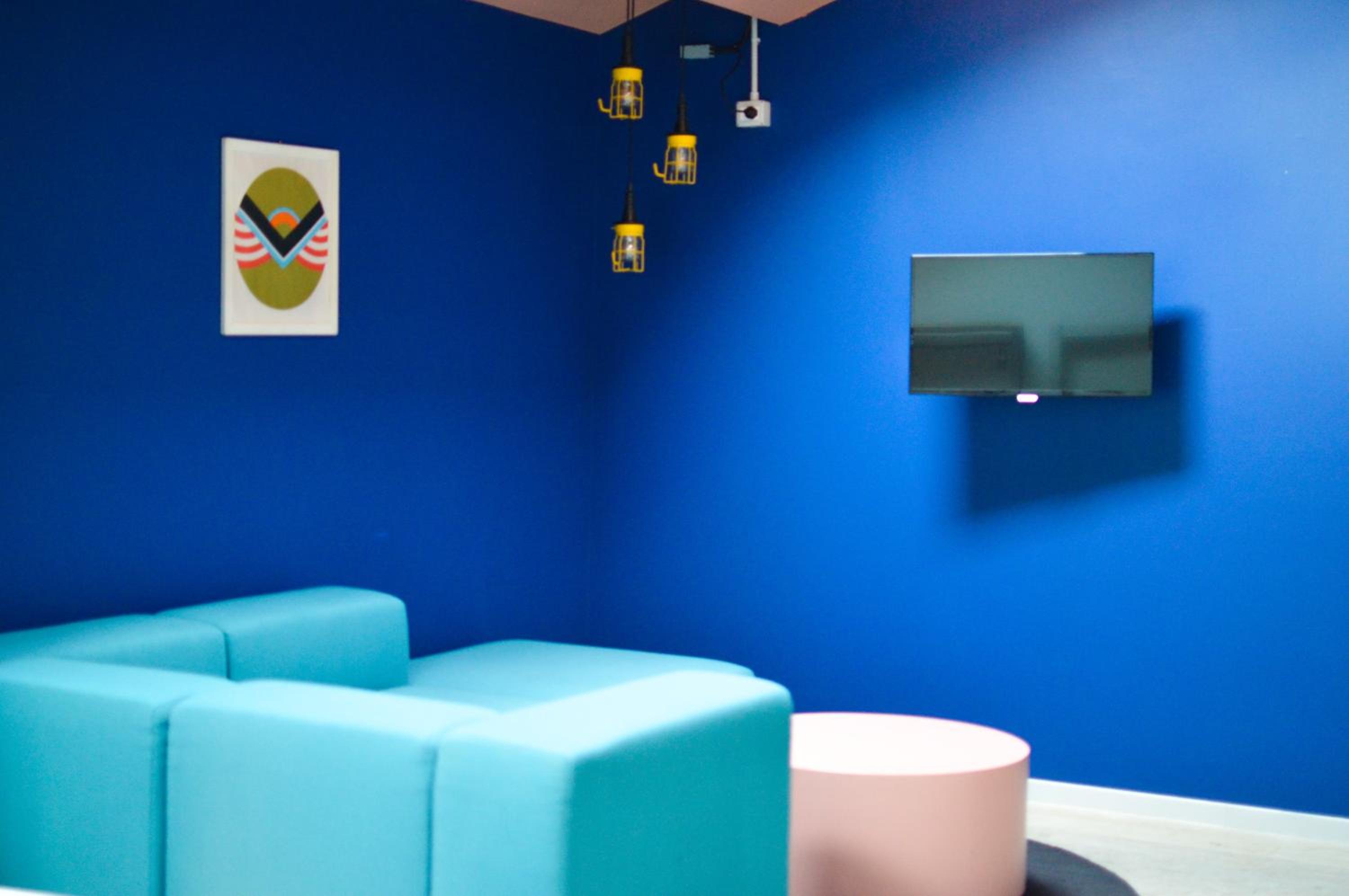 Family Room thumbnail 5