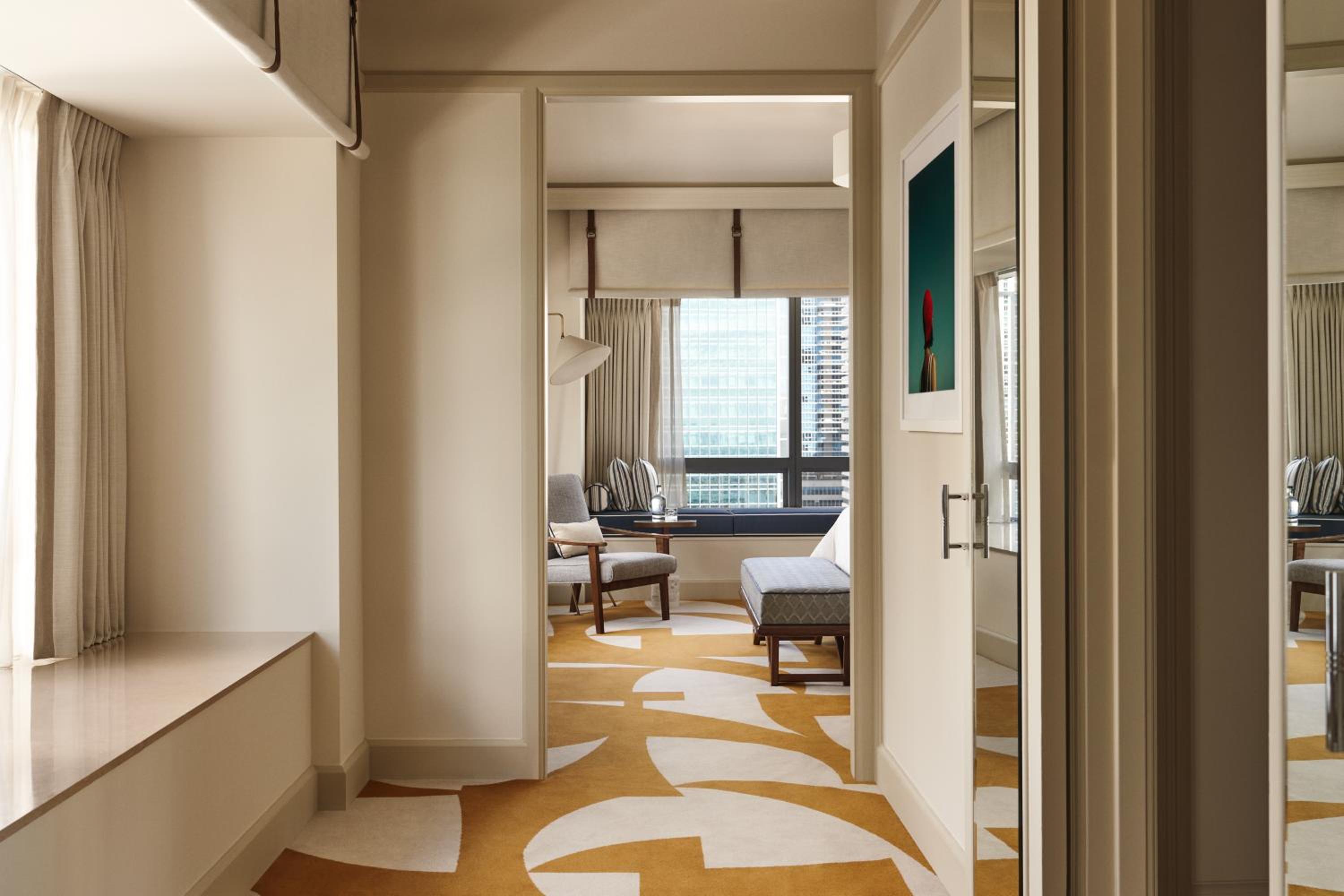 Grand Cityscape Corner Suite