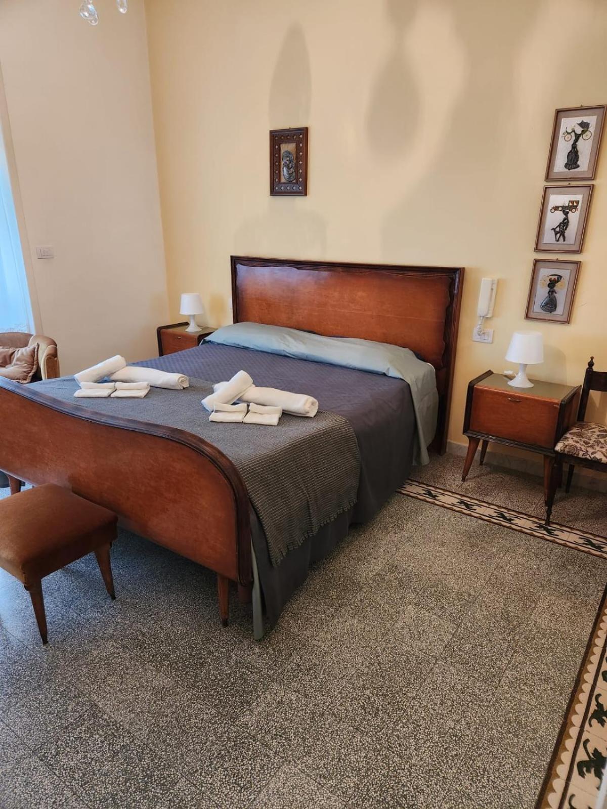 Large Double Room photo 1