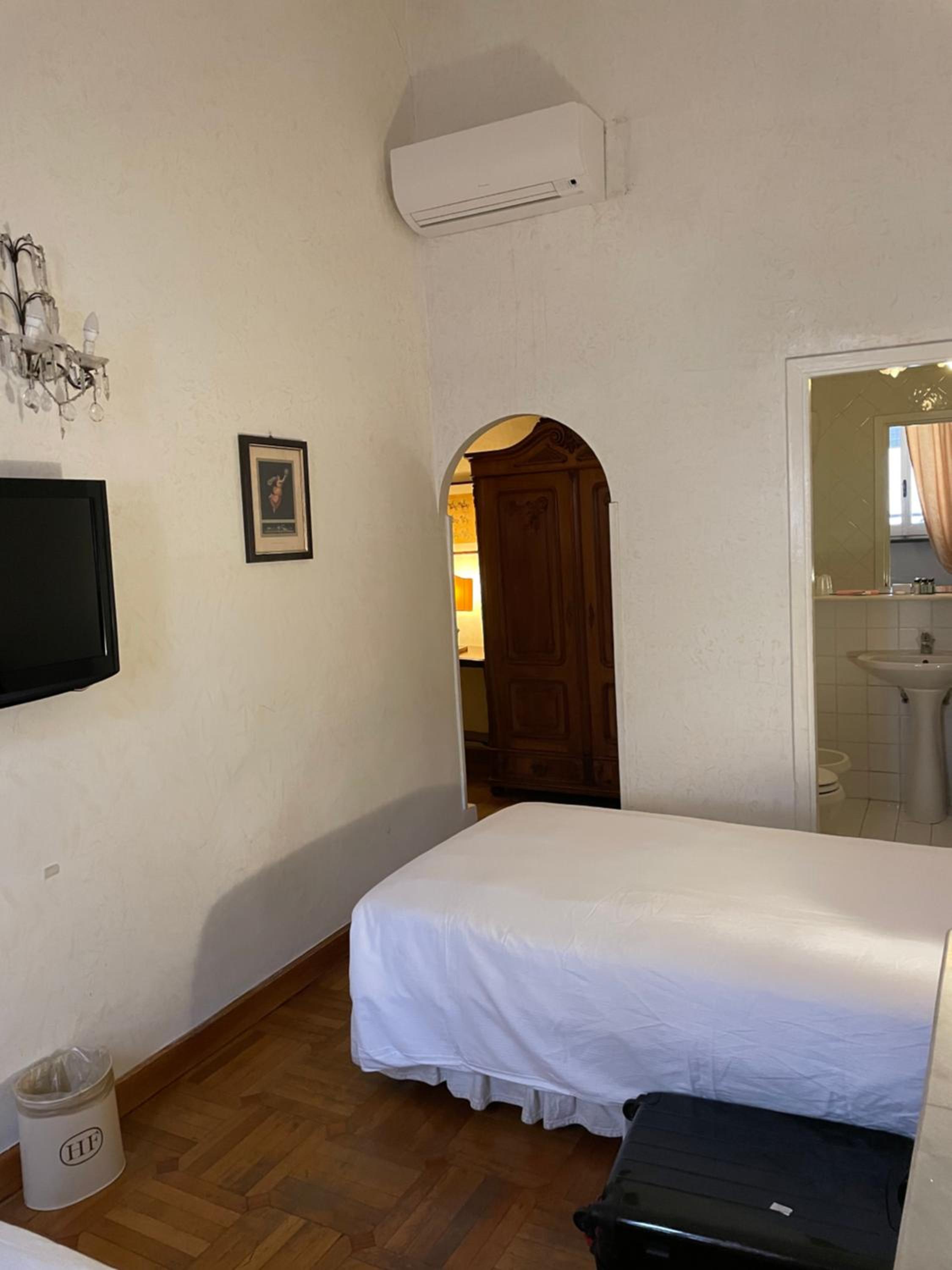 Twin Room with City View photo 2