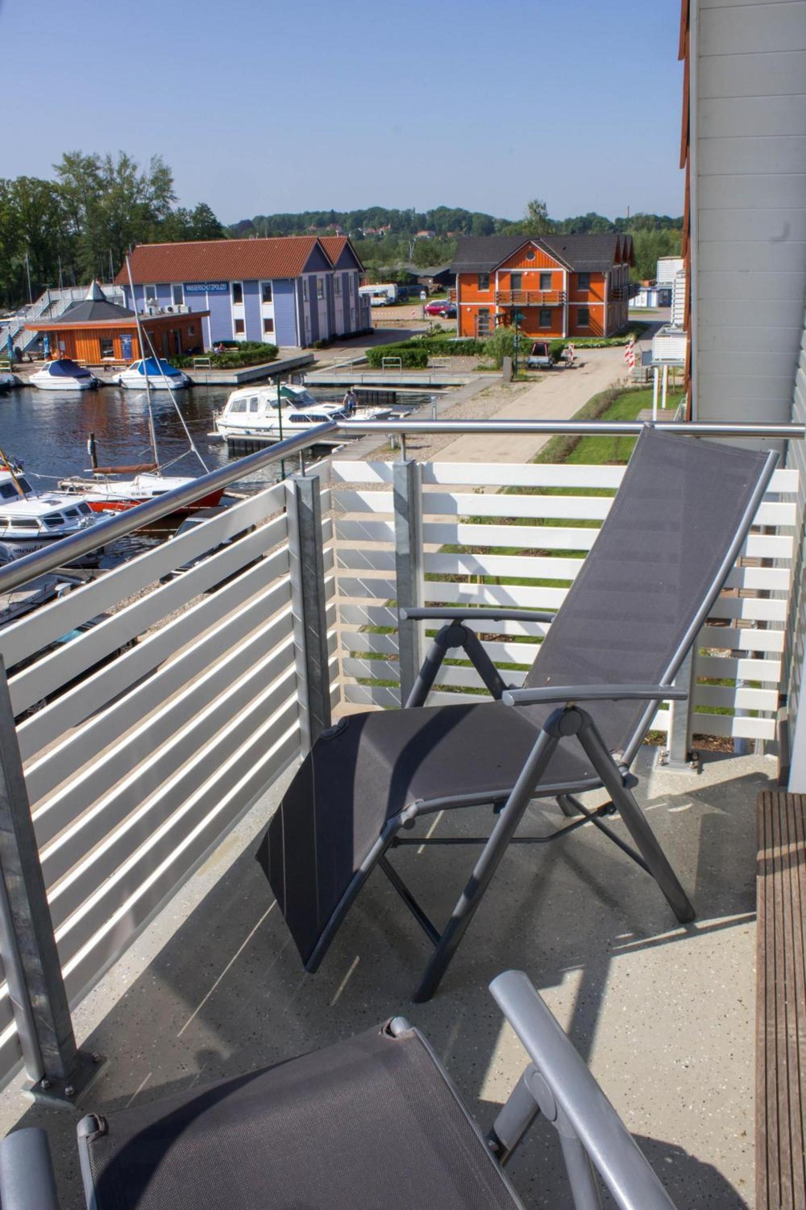 Apartment with Balcony photo 2