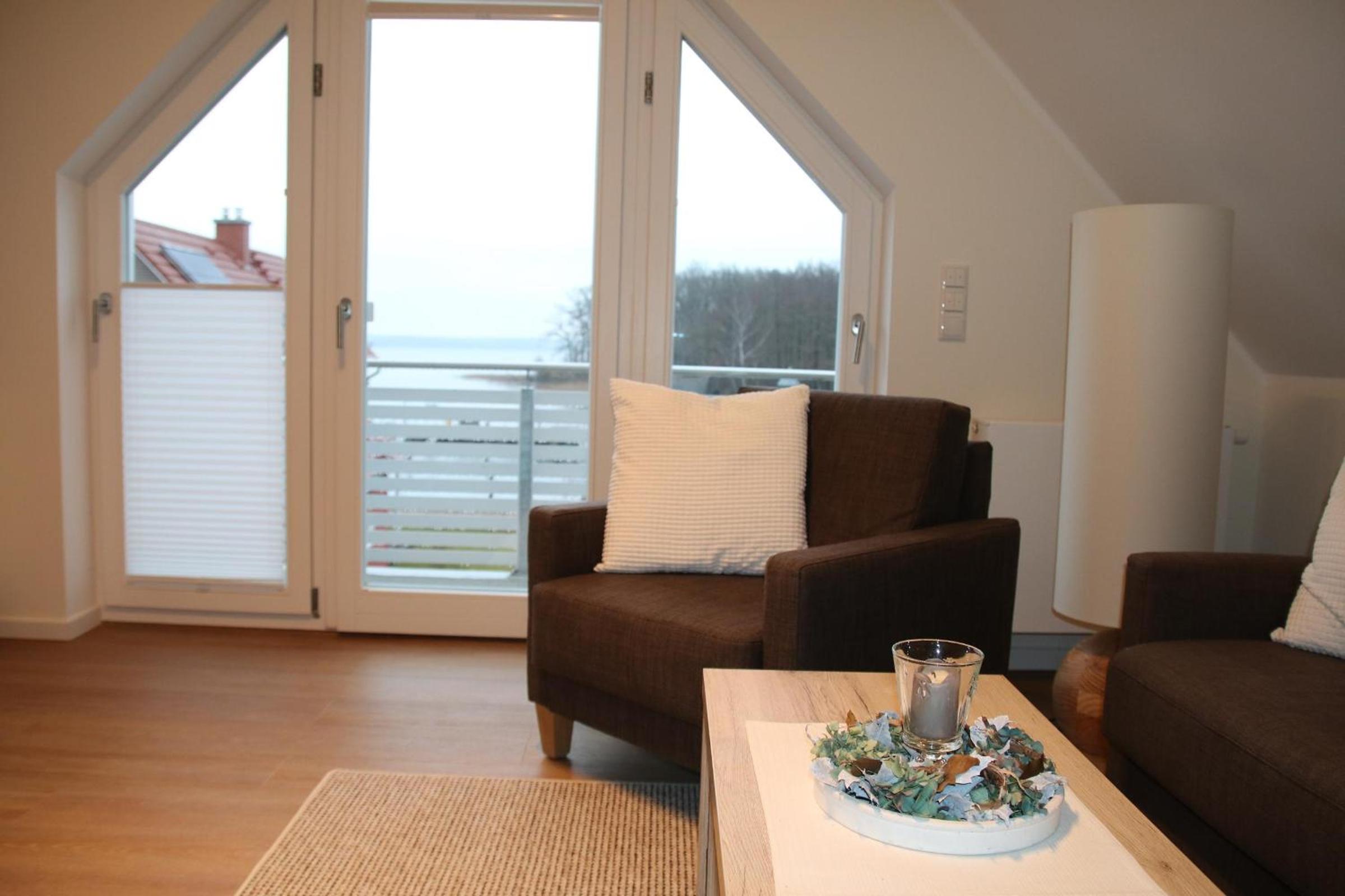 Apartment with Lake View photo 2