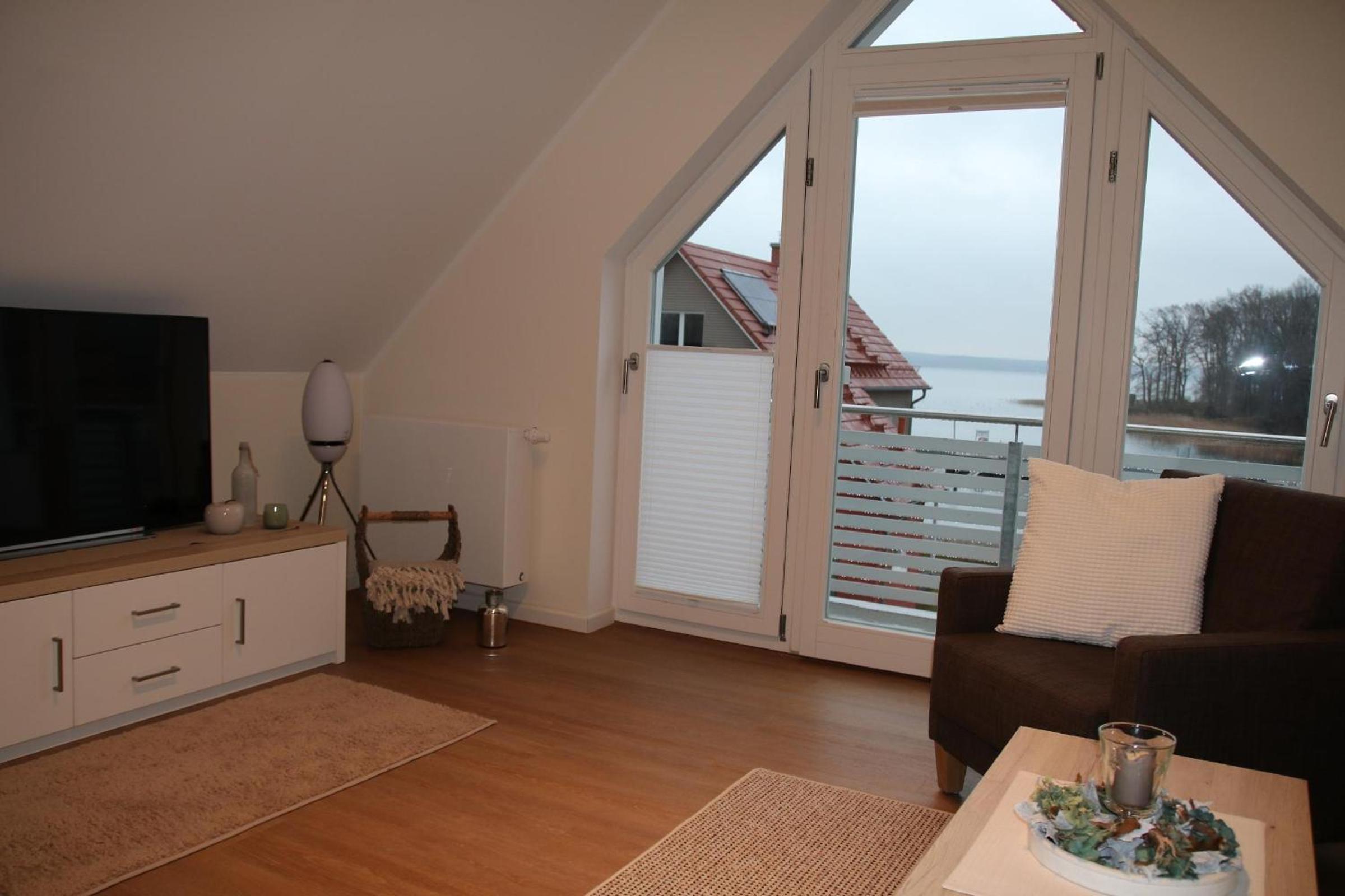 Apartment with Lake View photo 3