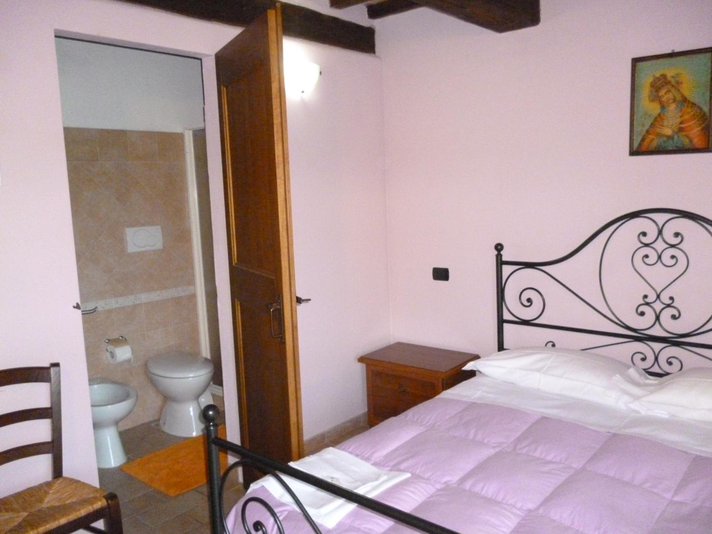 Double Room with Private Bathroom photo 2
