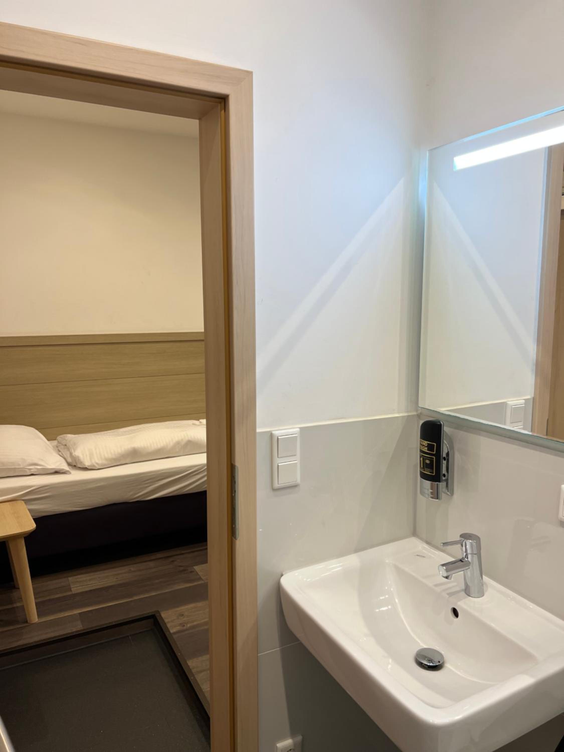 Single Room with Shower photo 3