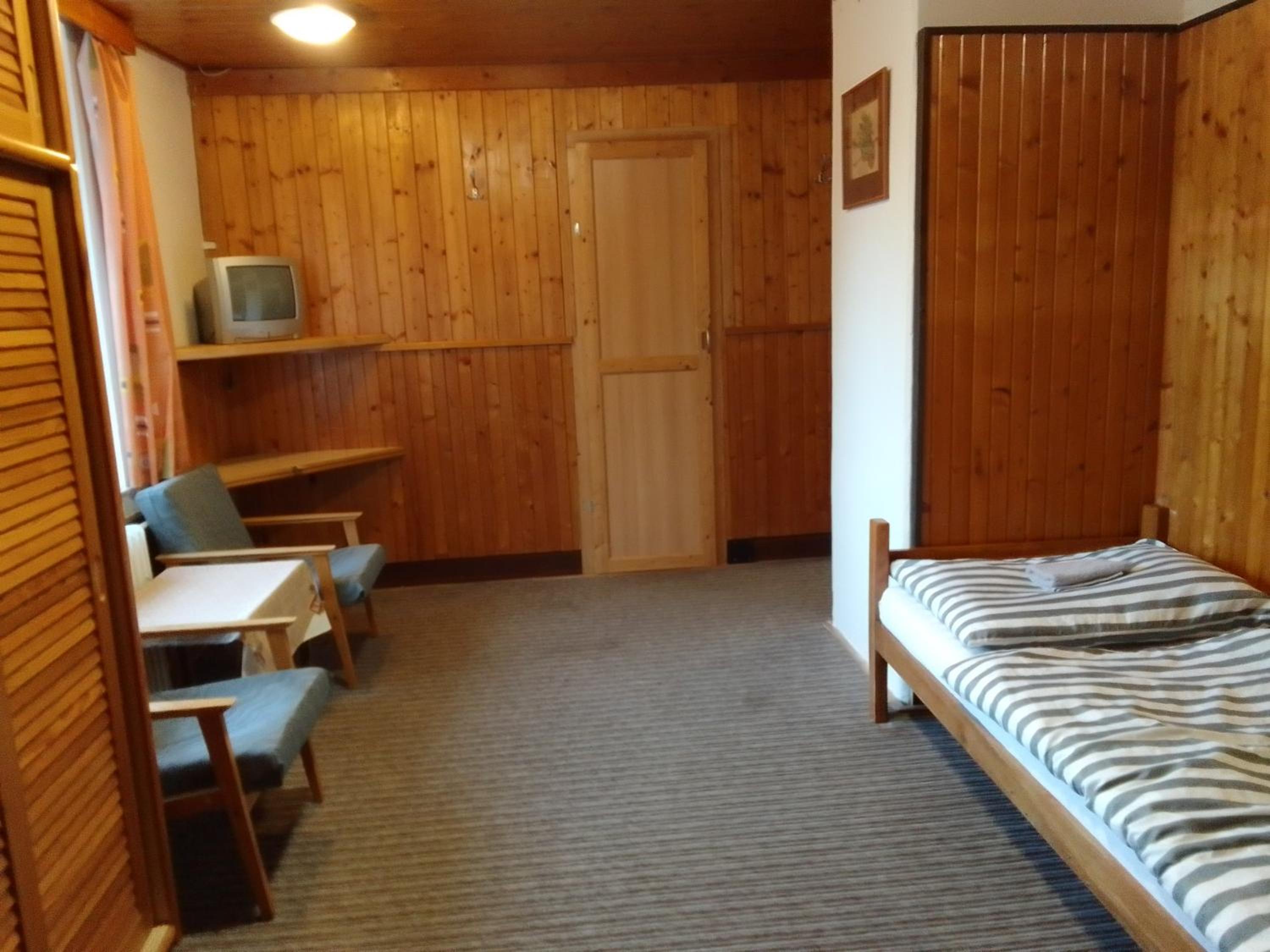 Basic Triple Room photo 1