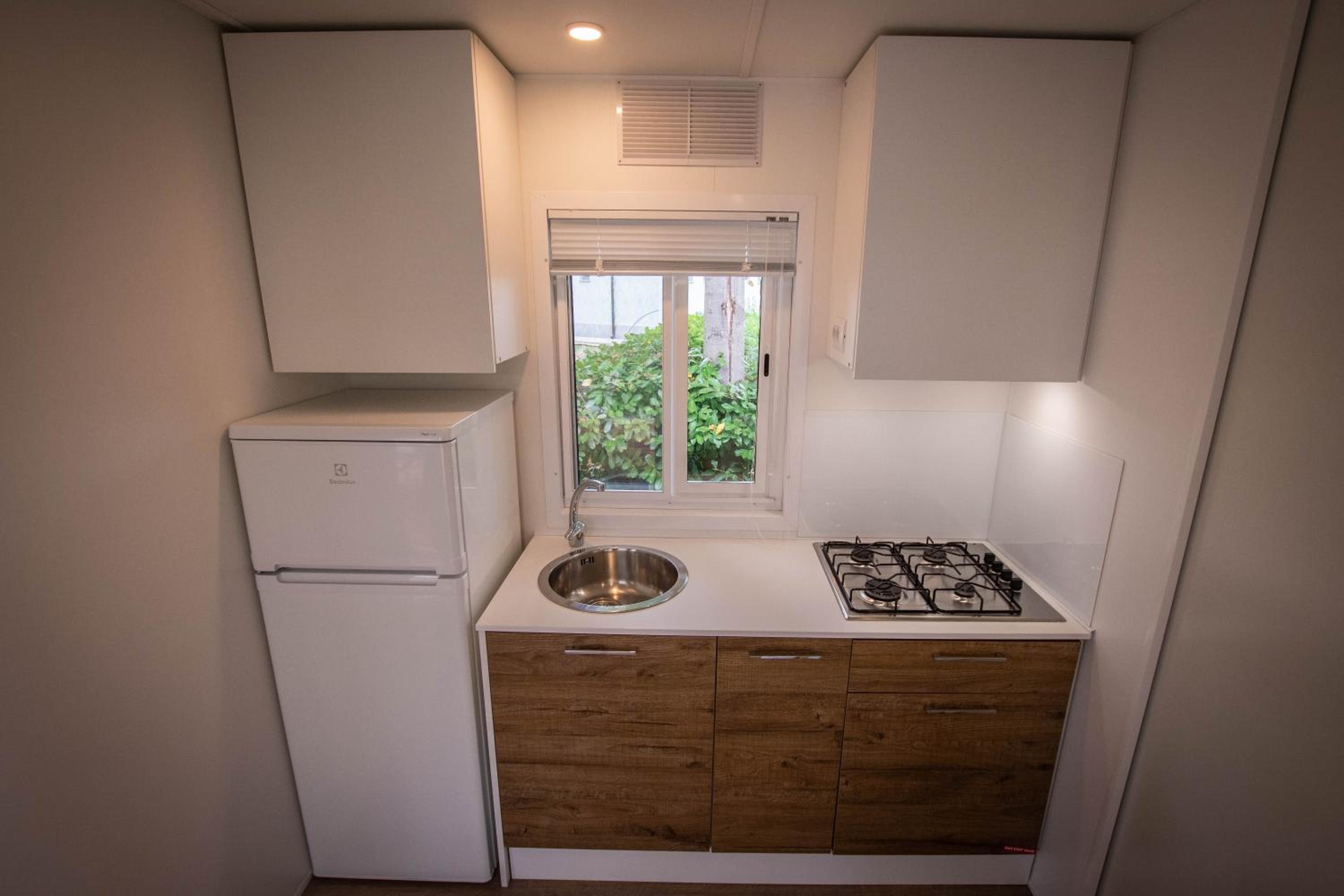 Mobile Home - Photo 15