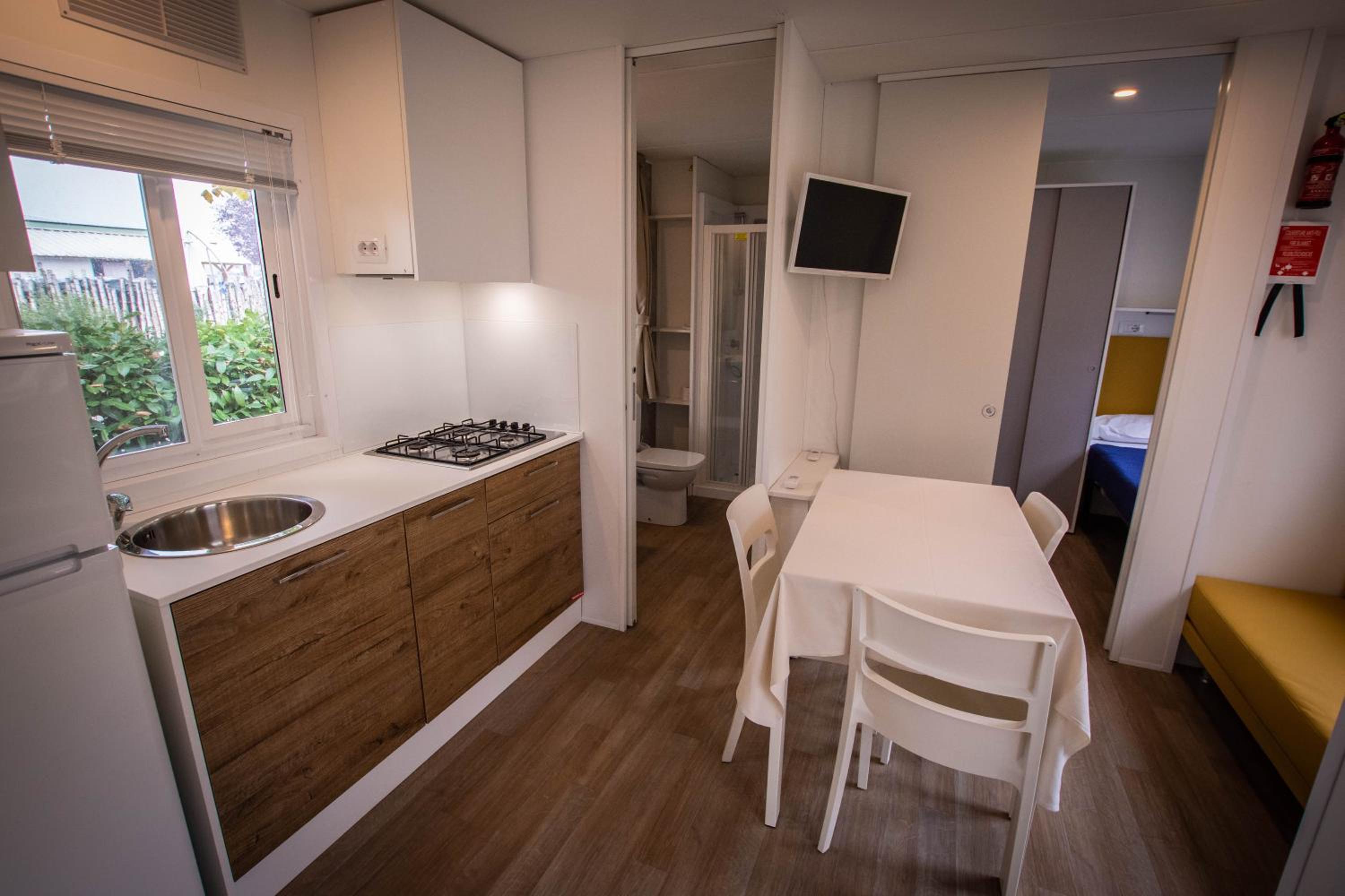 Mobile Home - Photo 14