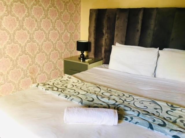 Queen Room with Balcony photo 3
