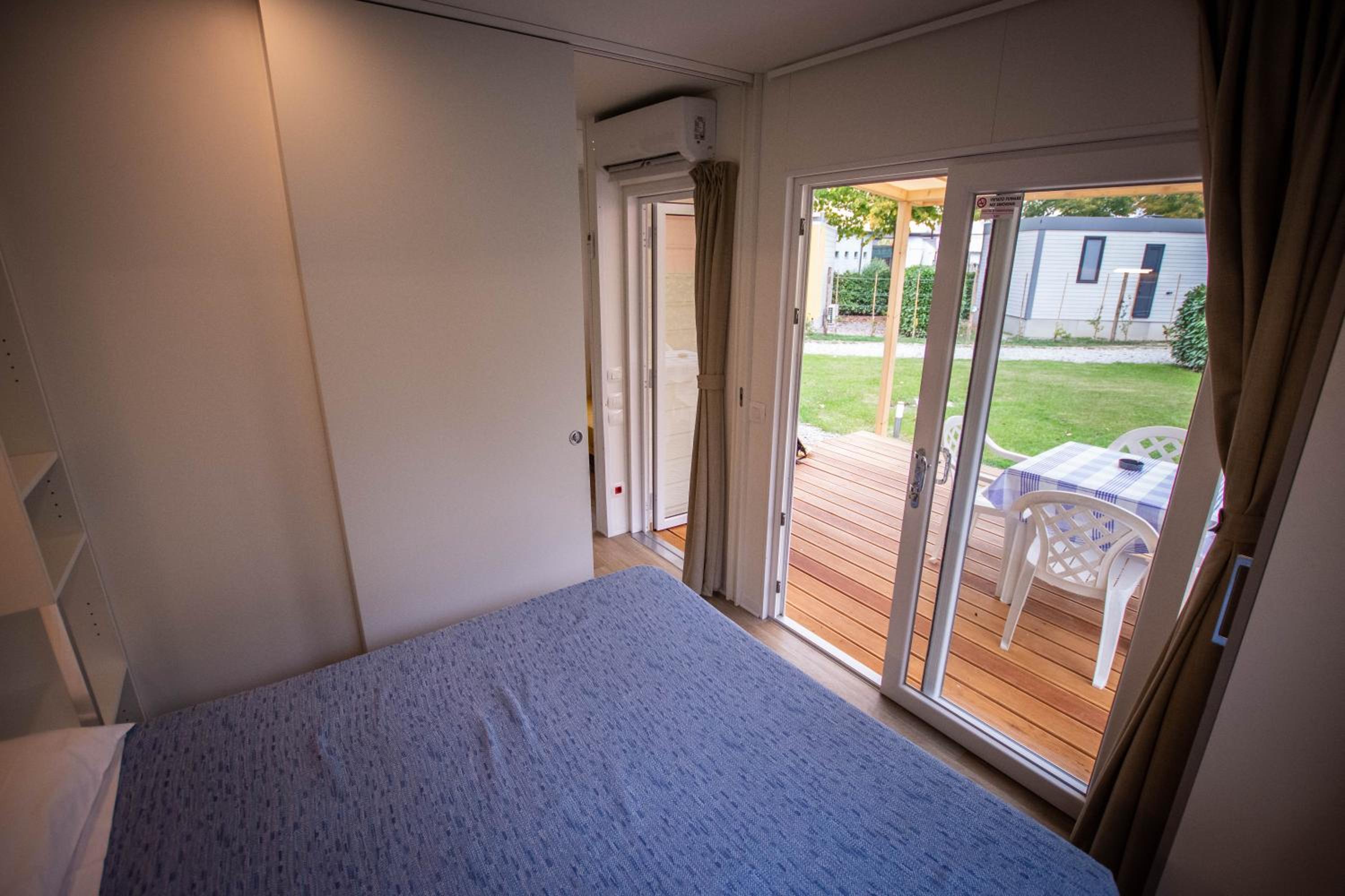 Mobile Home - Photo 8
