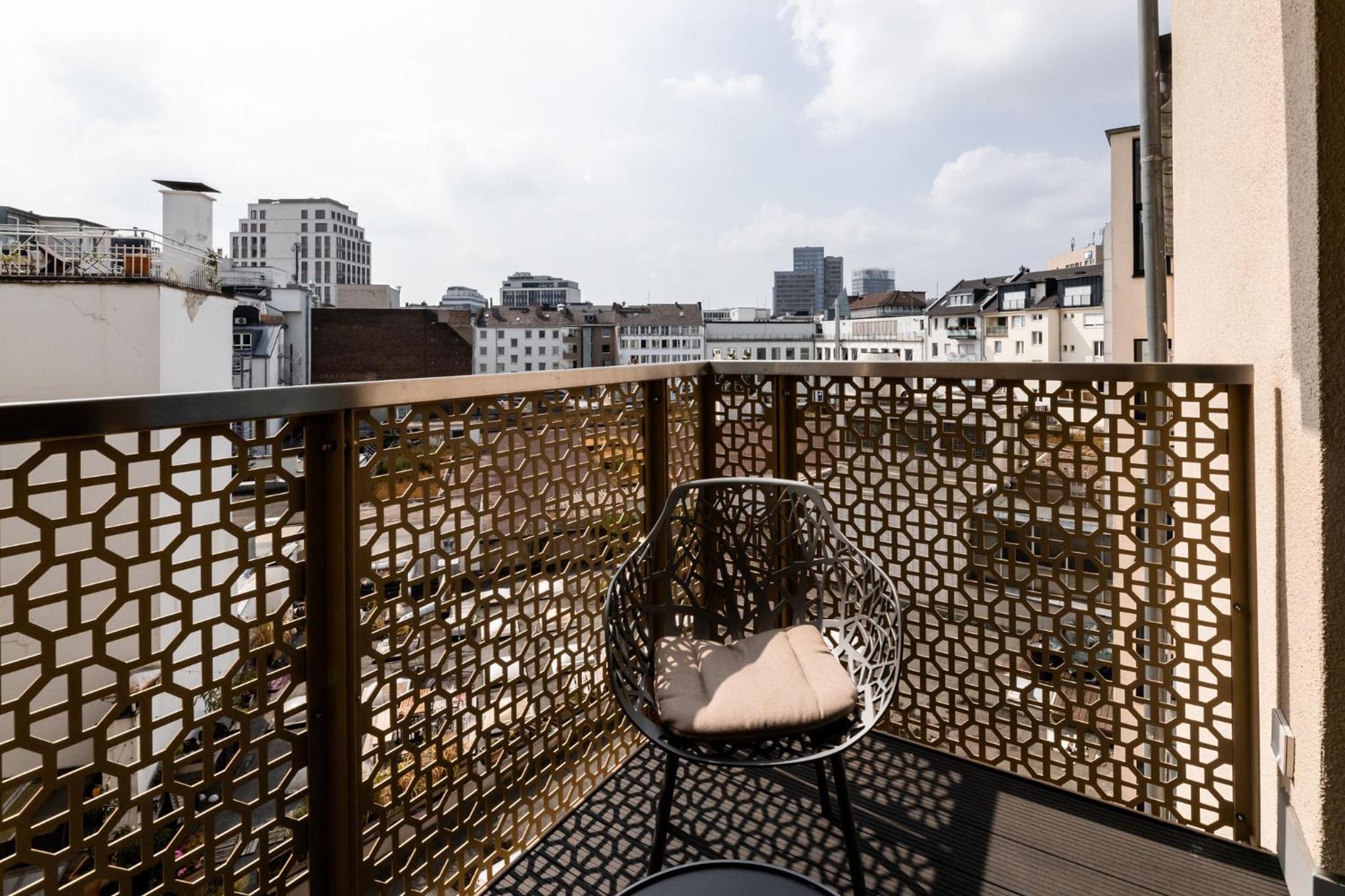 Studio with Balcony - Photo 3