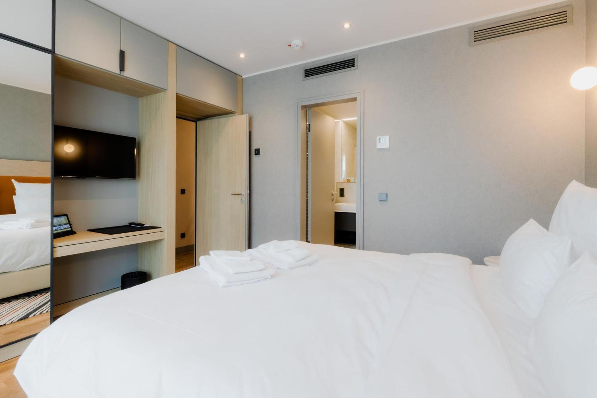Standard Suite - Photo 18