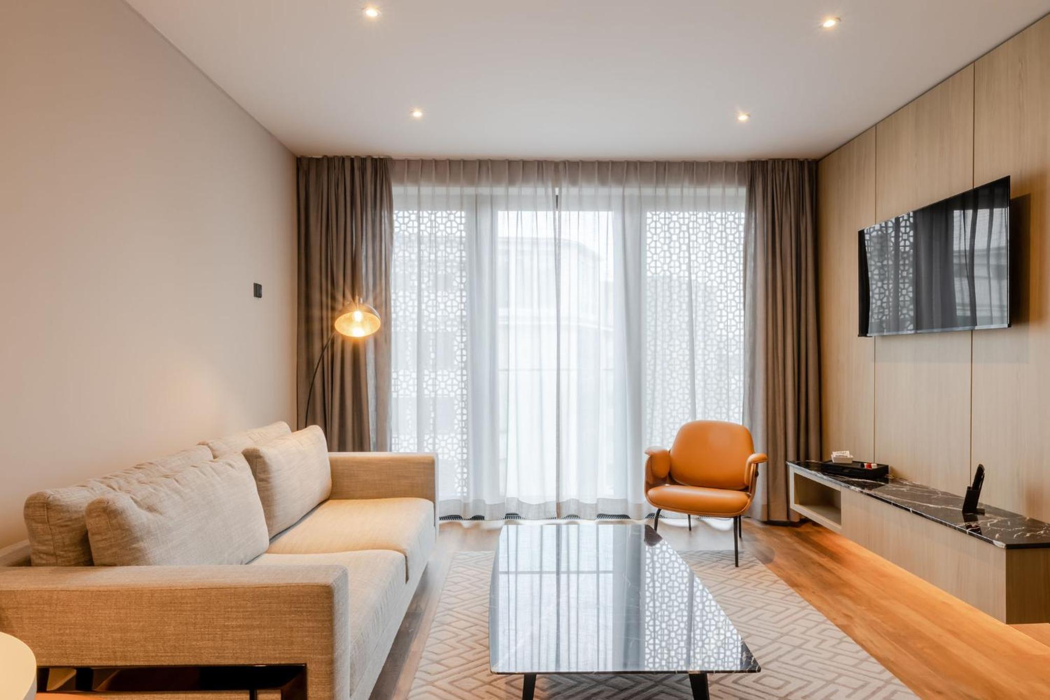 Standard Suite - Photo 15