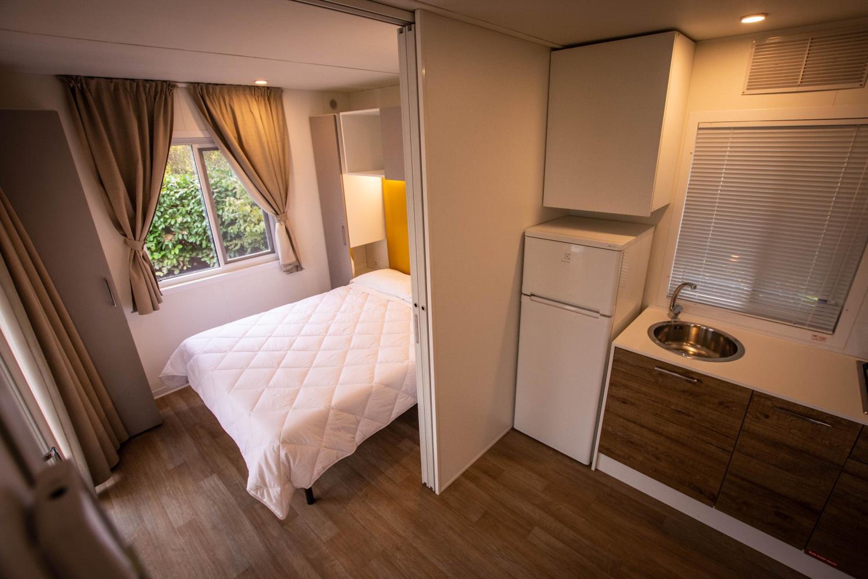 Mobile Home - Photo 4