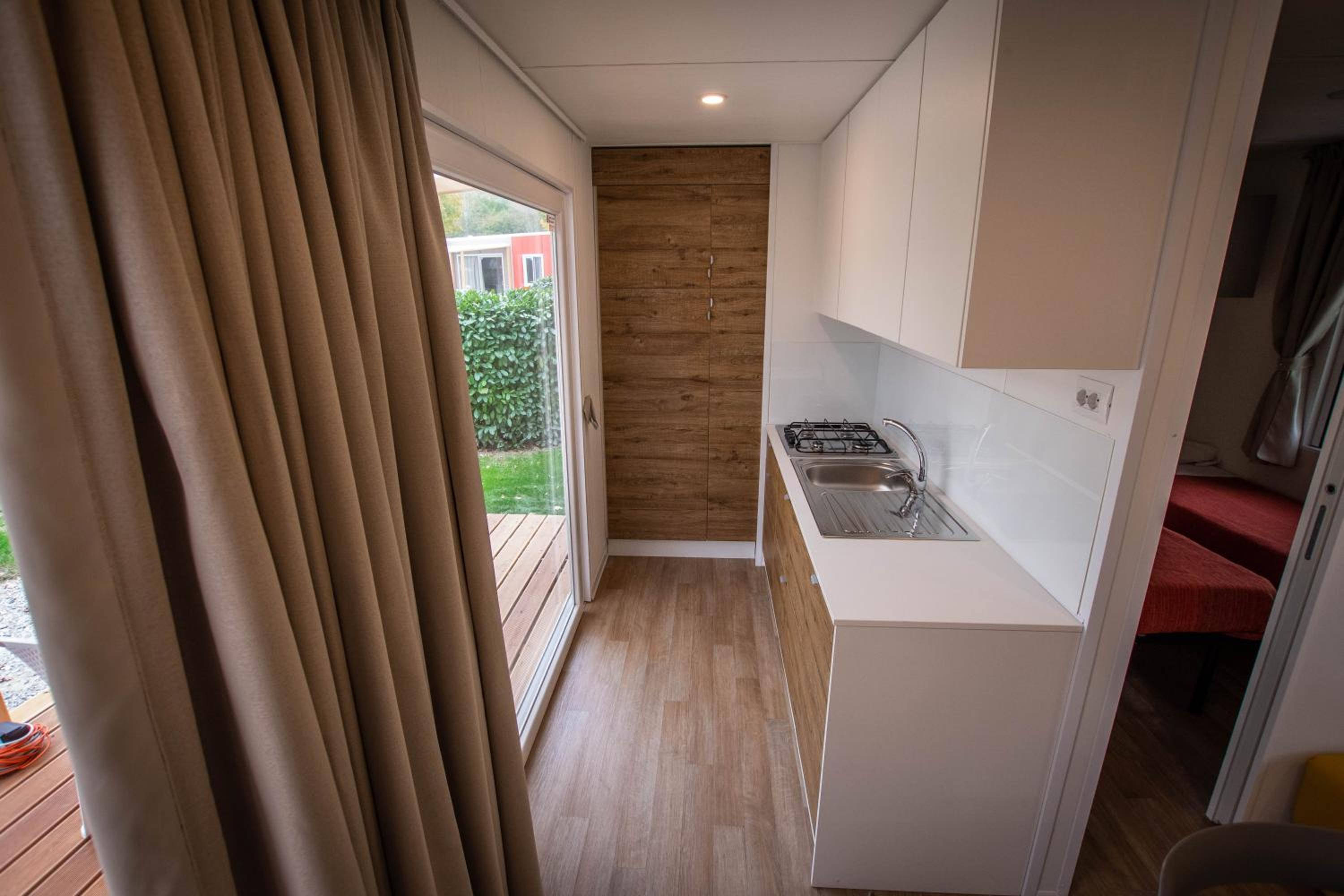 Mobile Home - Photo 3