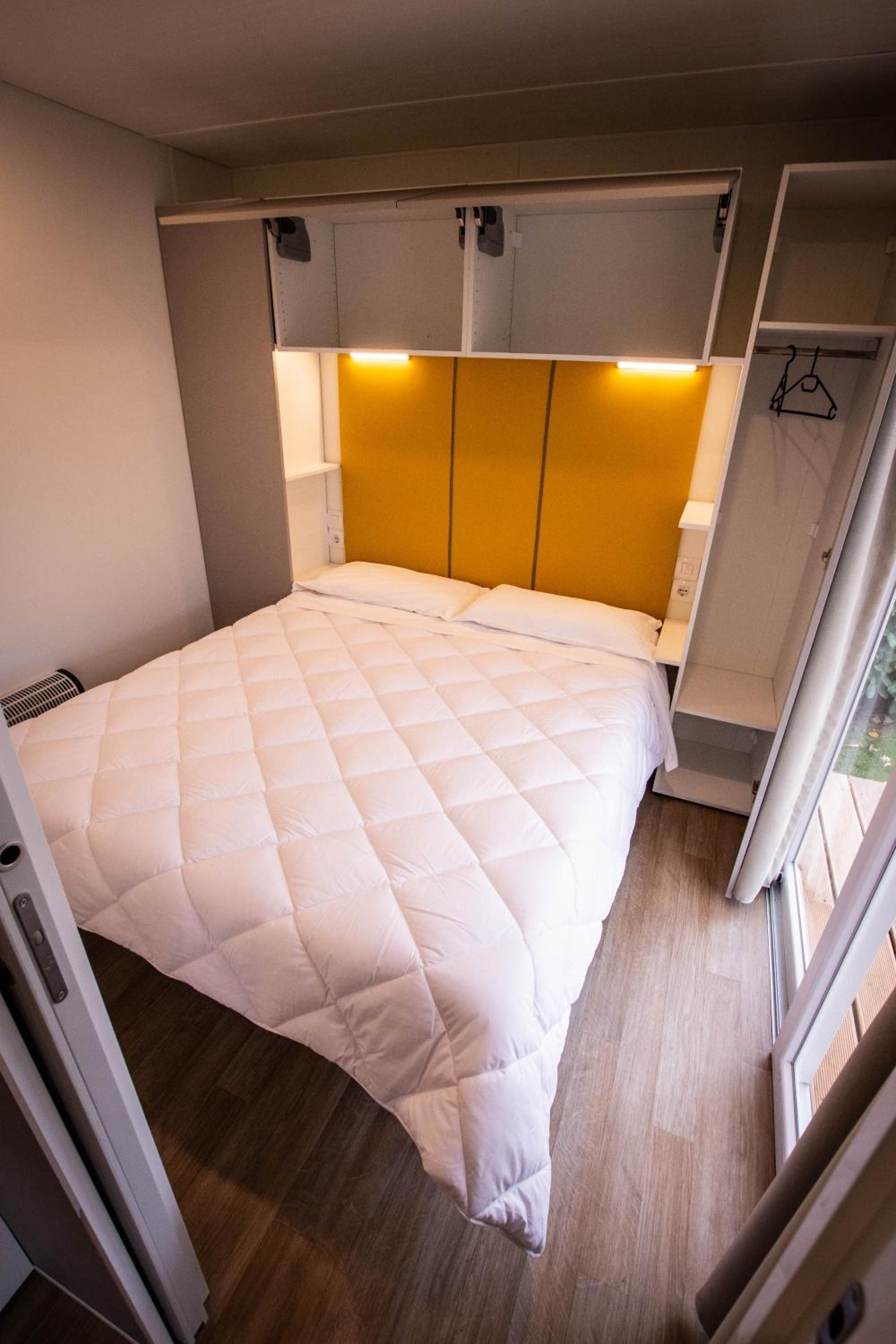 Mobile Home - Photo 6