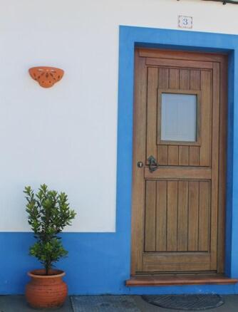 Three-Bedroom House photo 2