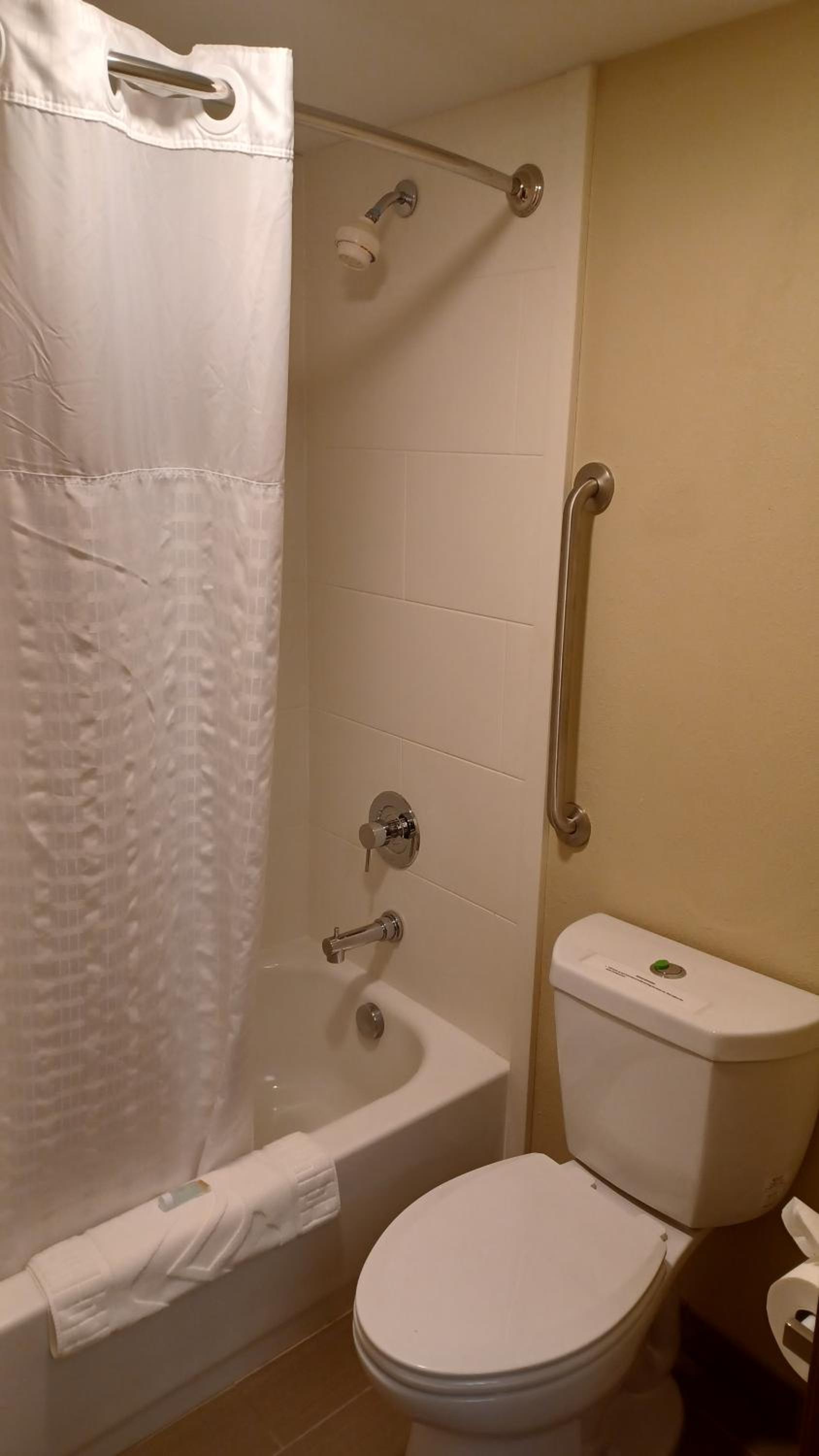 2 Queens Beds, Hearing Accessible Room, Non-Smoking - Photo 3