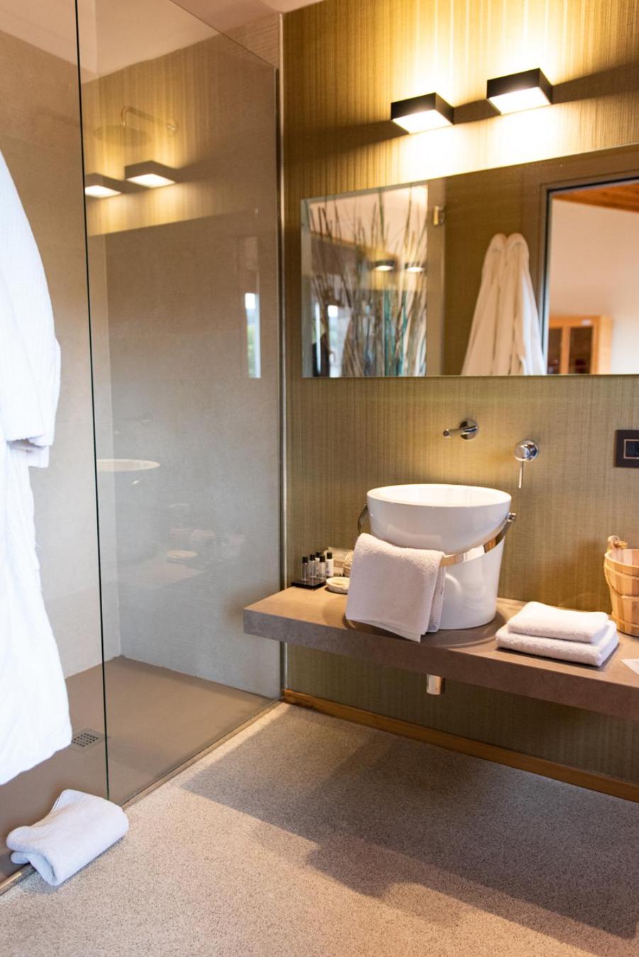 Queen Suite - Photo 21