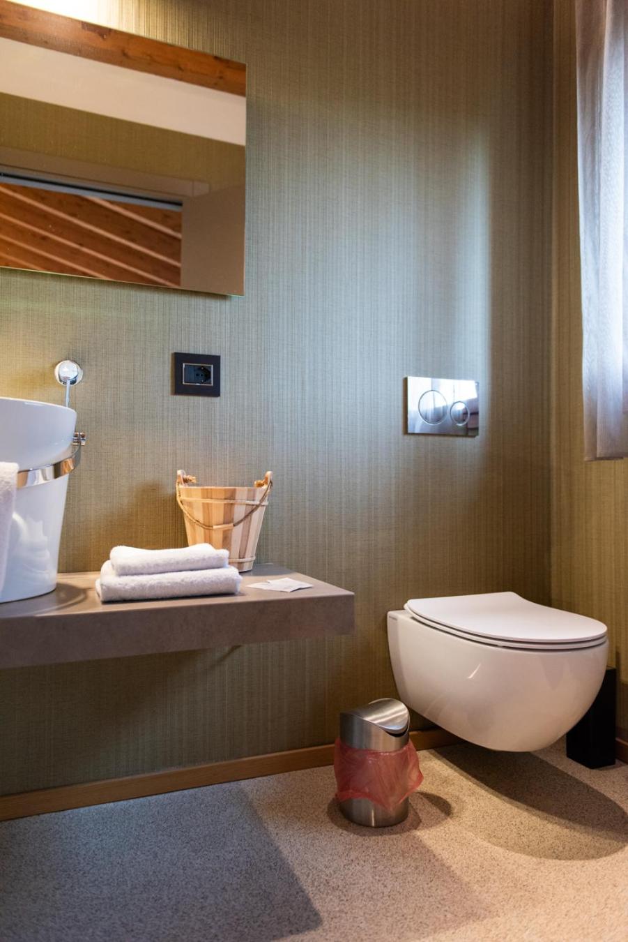 Queen Suite - Photo 2