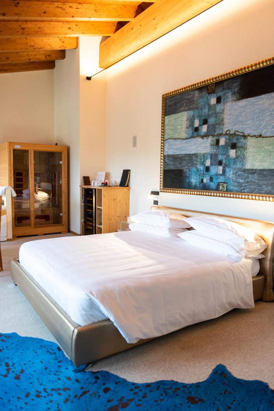 Queen Suite - Photo 20