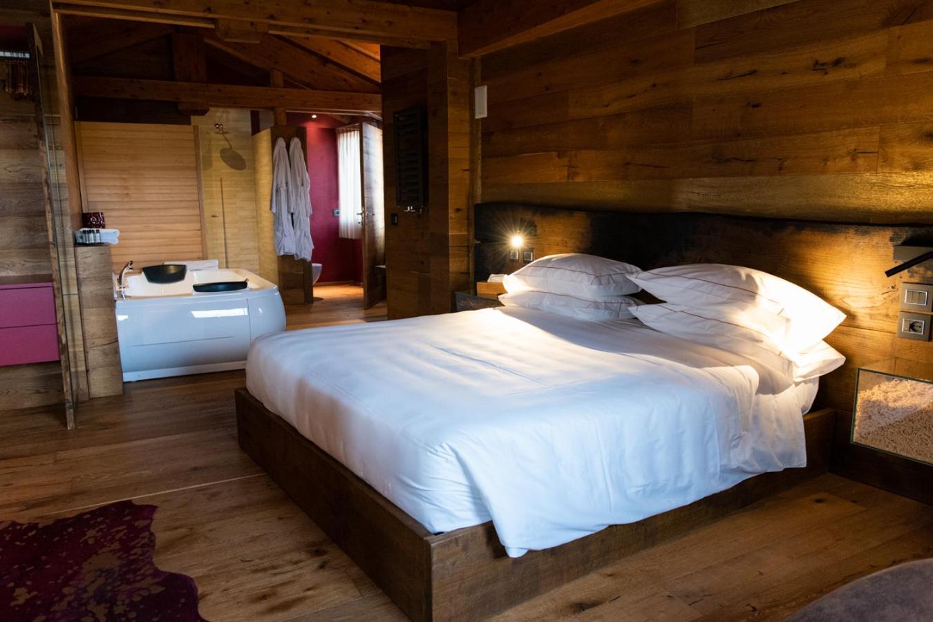 King Suite - Photo 16