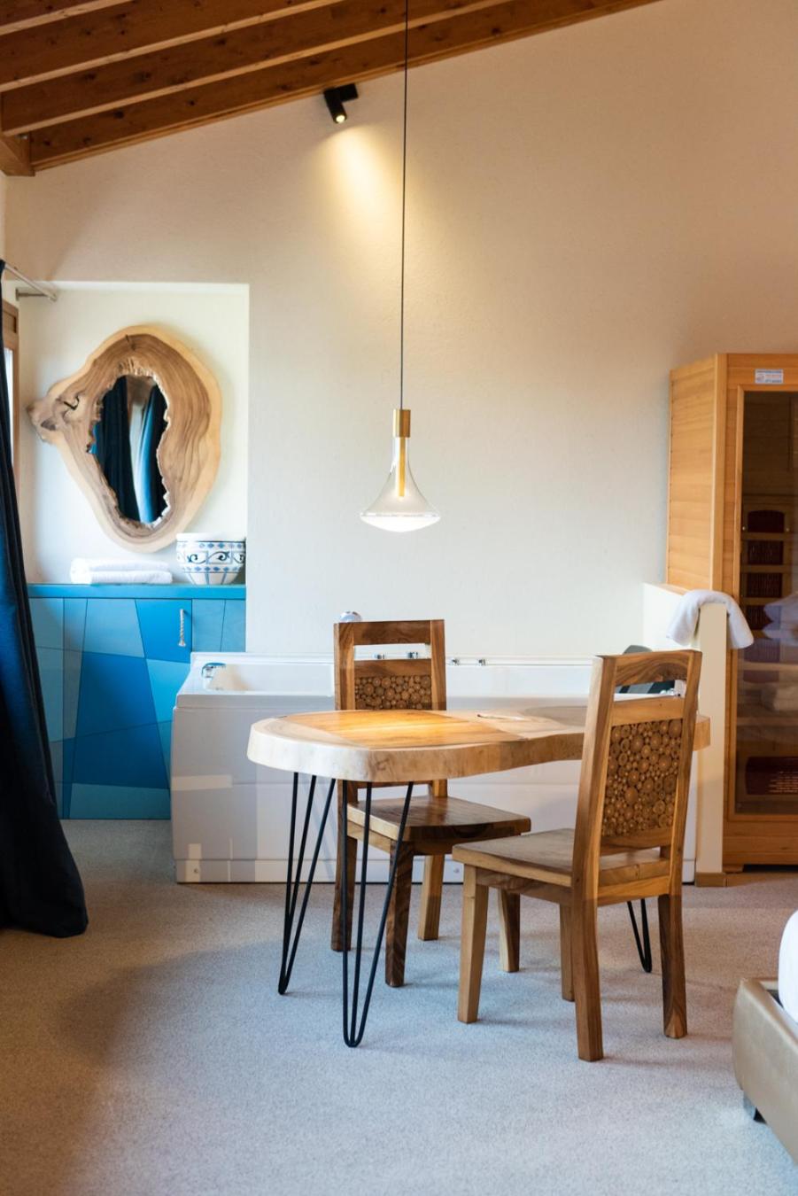 Queen Suite - Photo 15