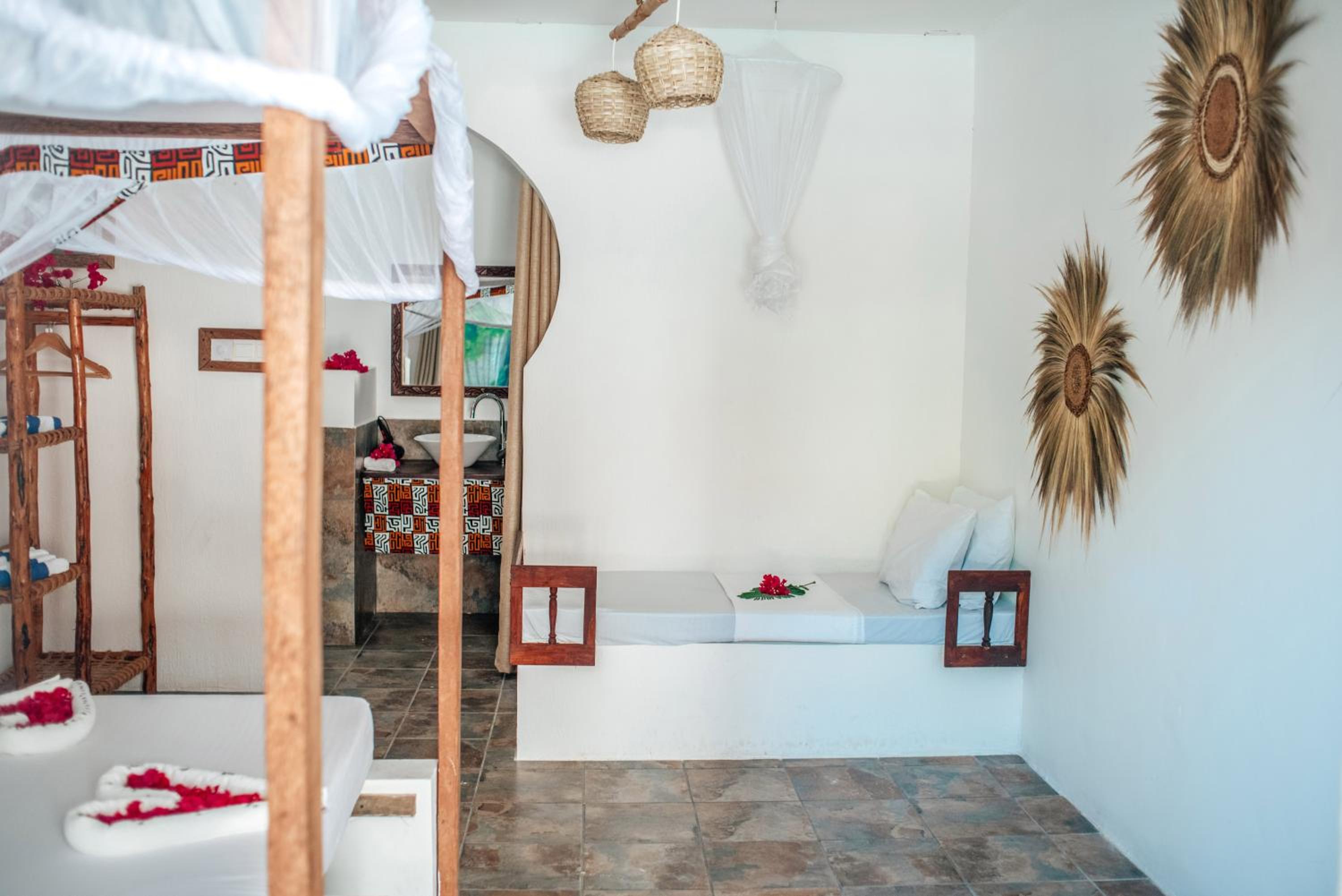 Family Room with Side Sea View - Photo 8