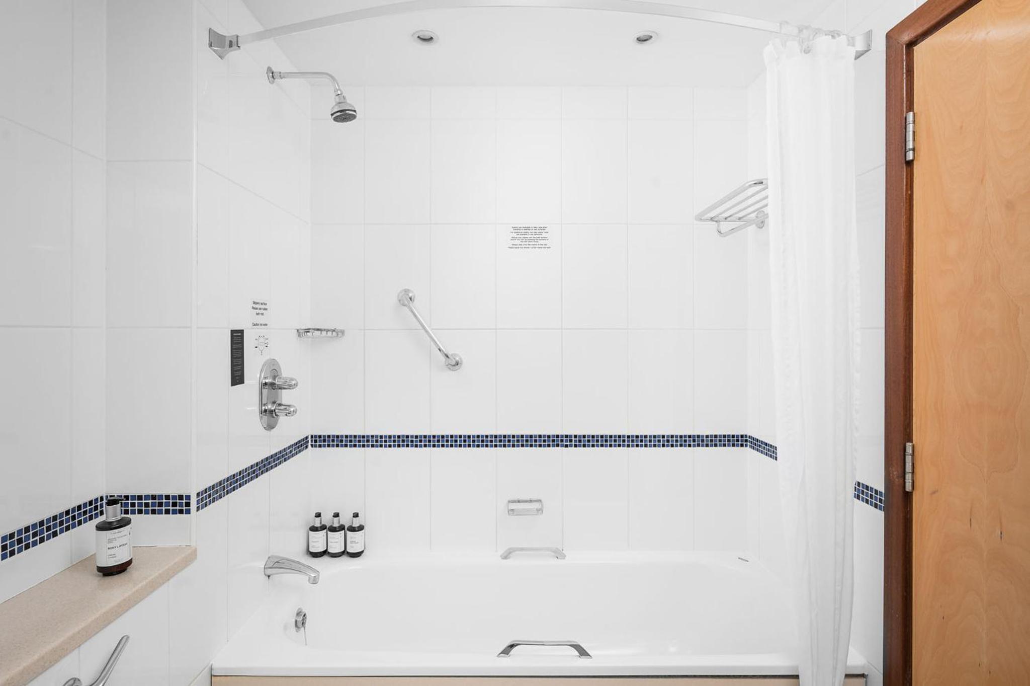 Standard Queen Room - Photo 4