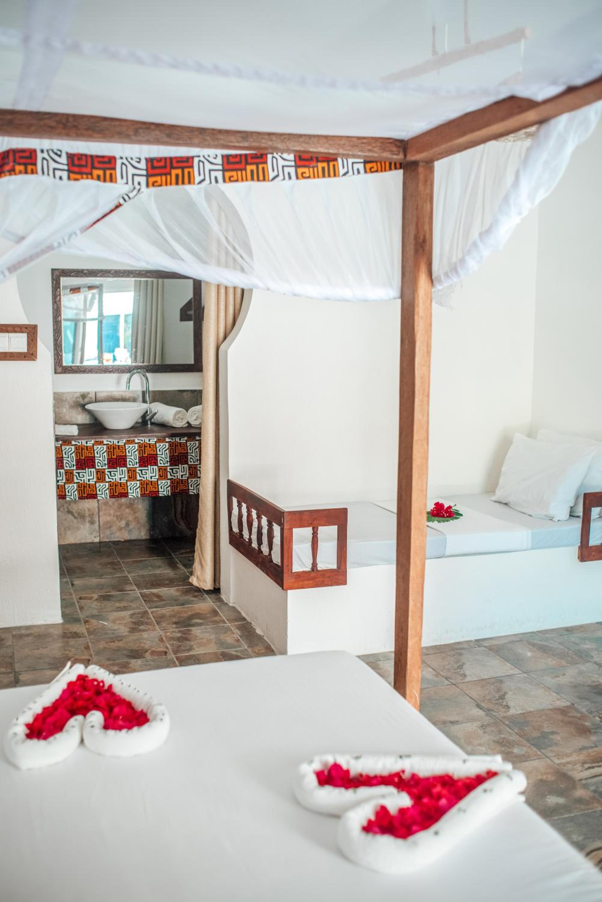 Family Room with Side Sea View - Photo 9