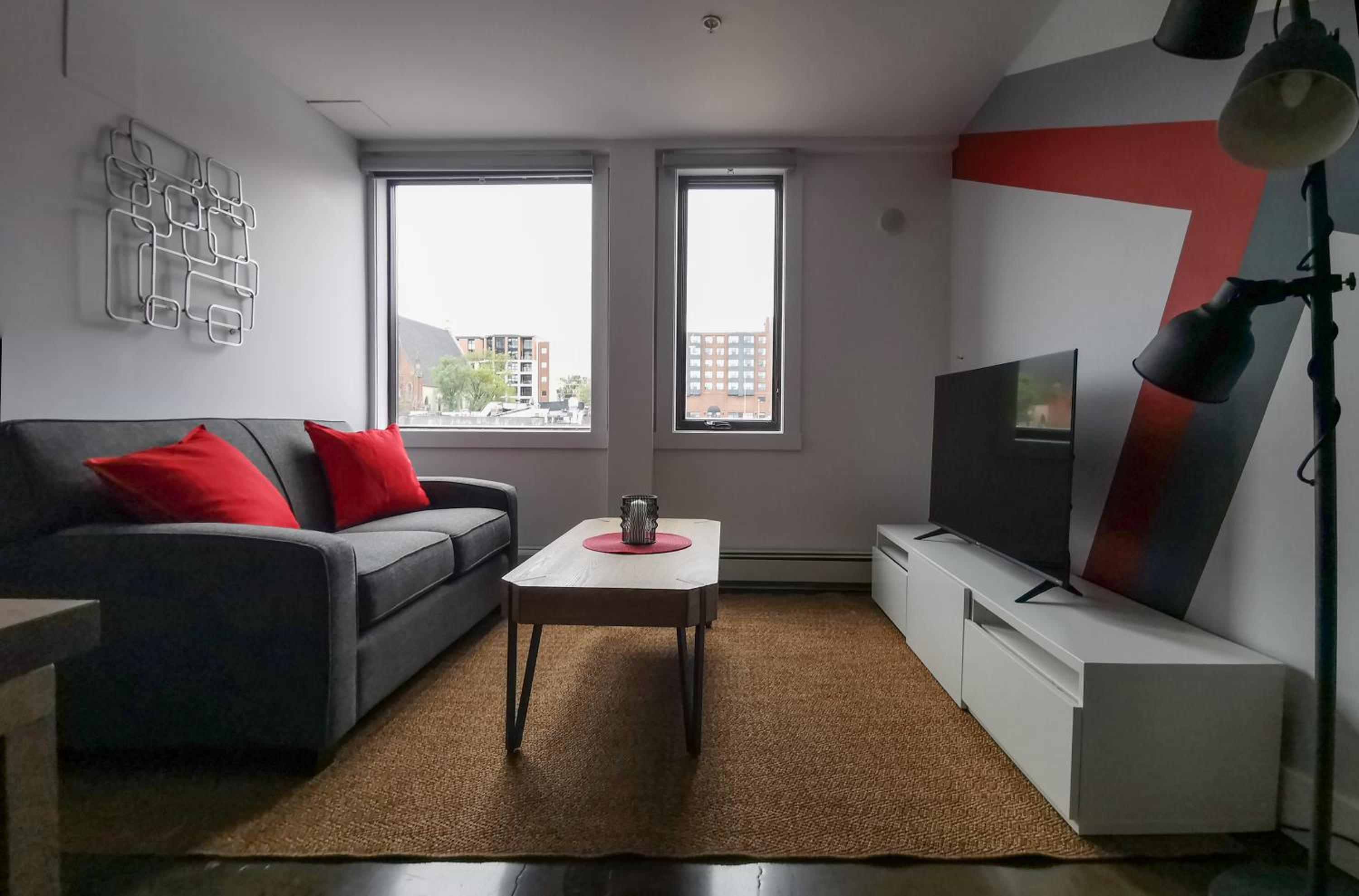 Executive Suite - Photo 2