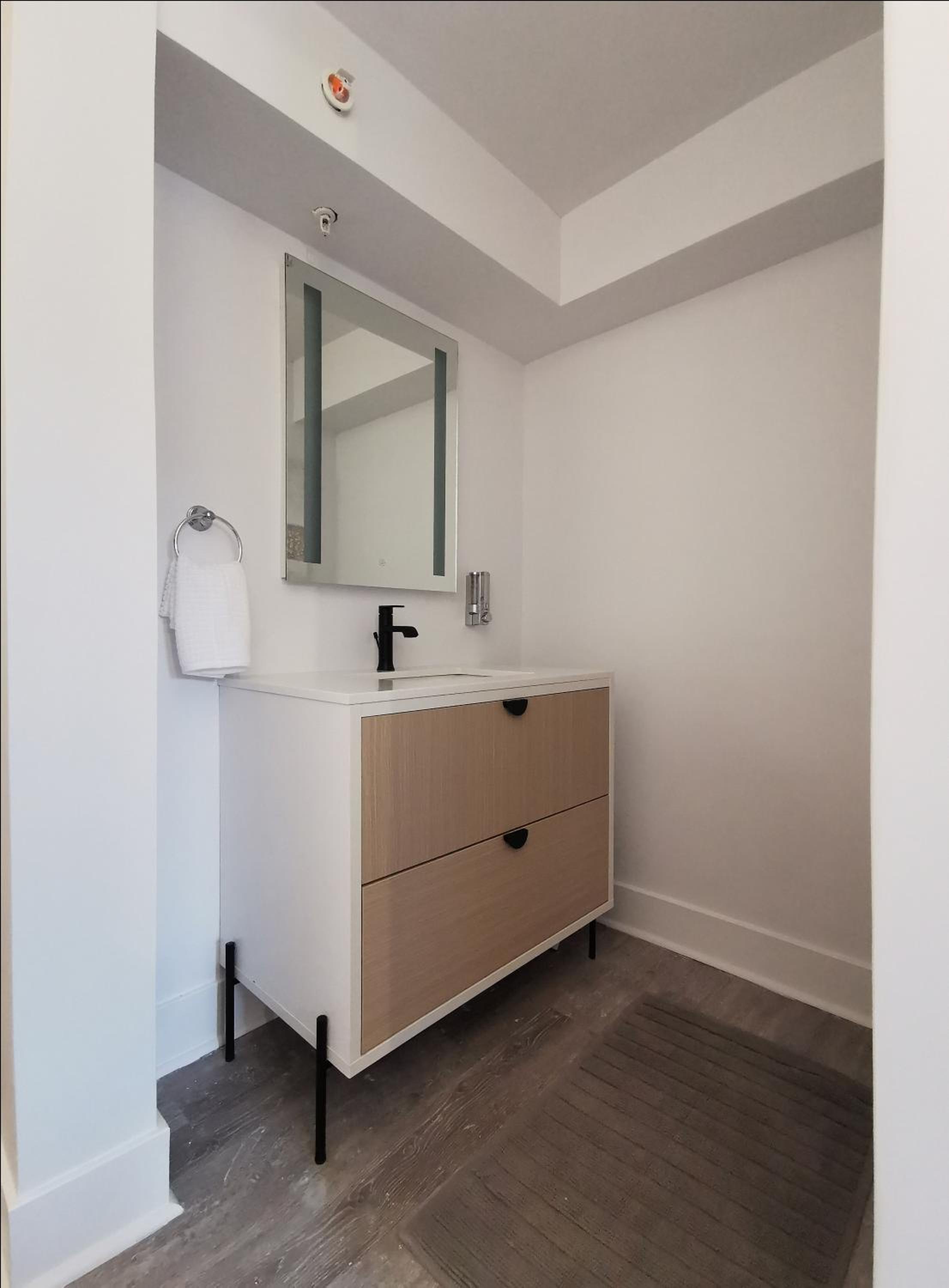 Executive Suite - Photo 4