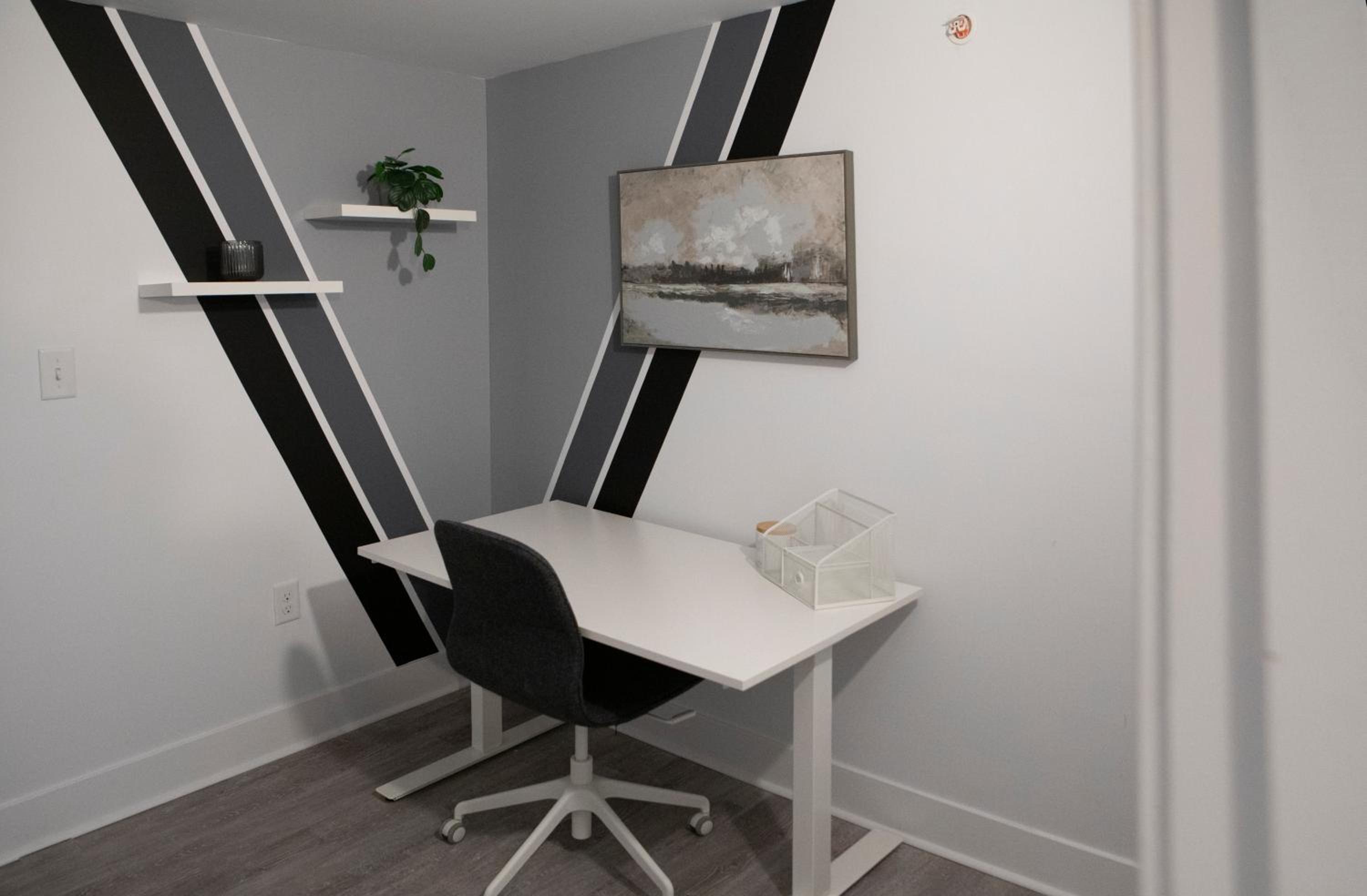 Executive Suite - Photo 3