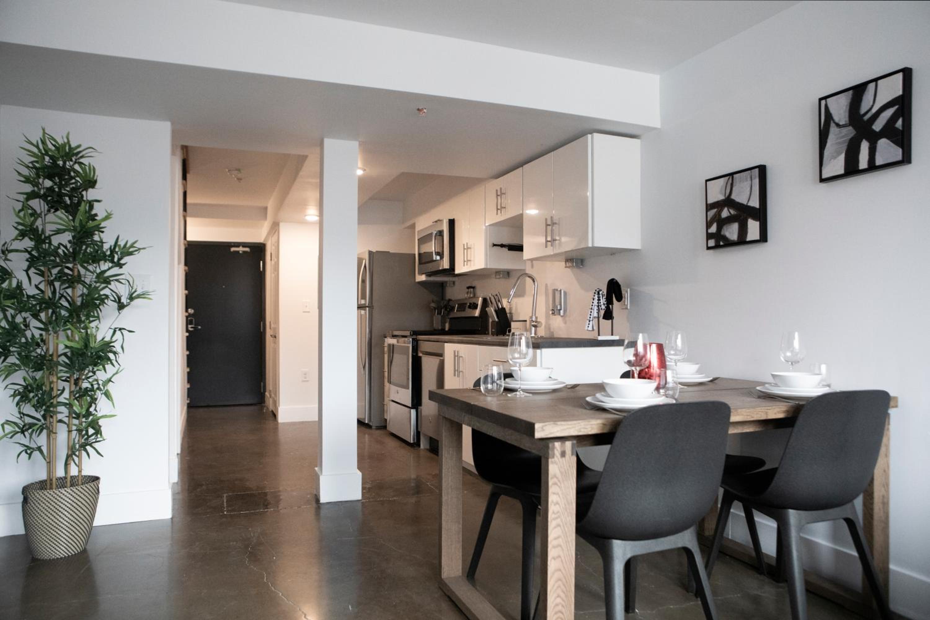 Executive Suite - Photo 6