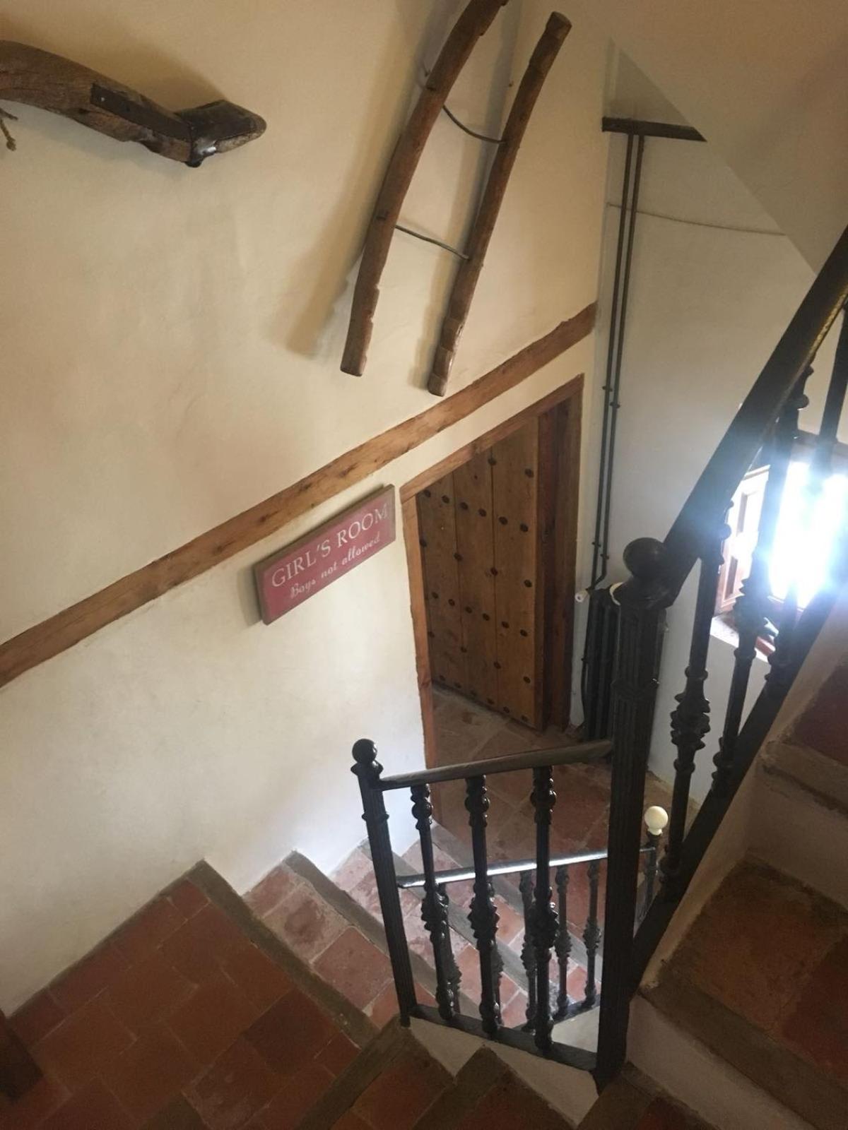 Five-Bedroom House photo 3