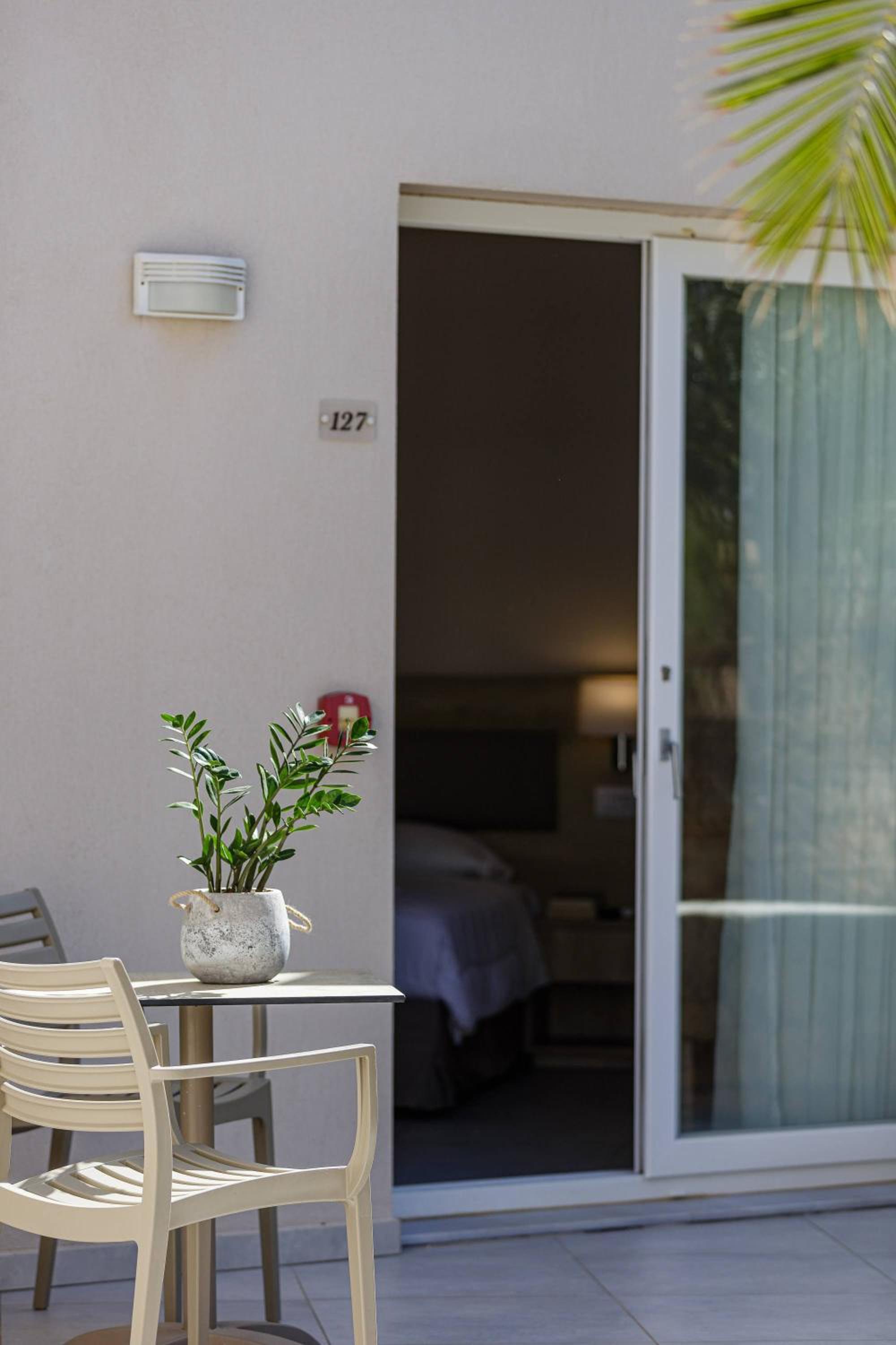 Superior Twin/Double Room with Garden View - Photo 3