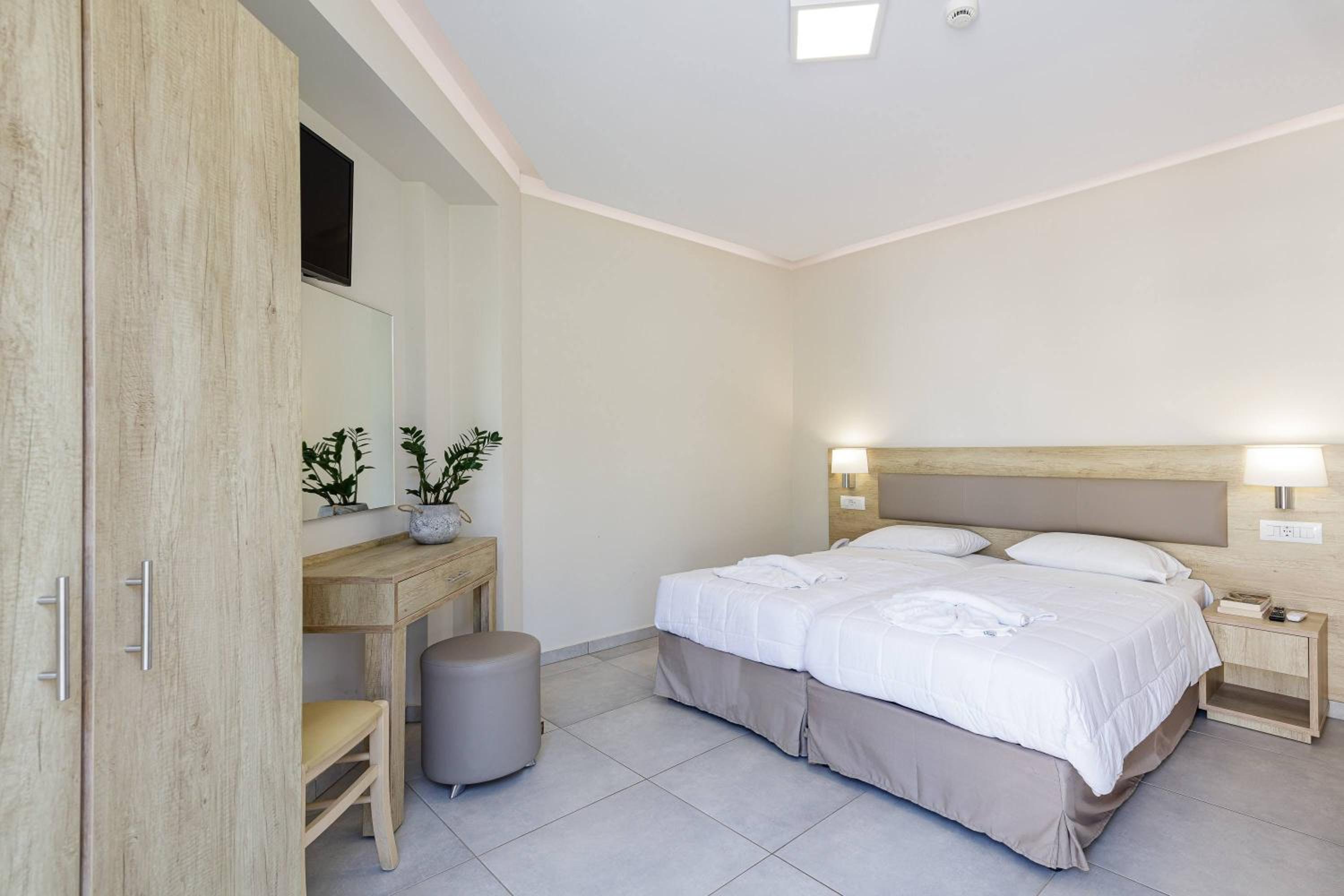 Superior Twin/Double Room with Garden View - Photo 5