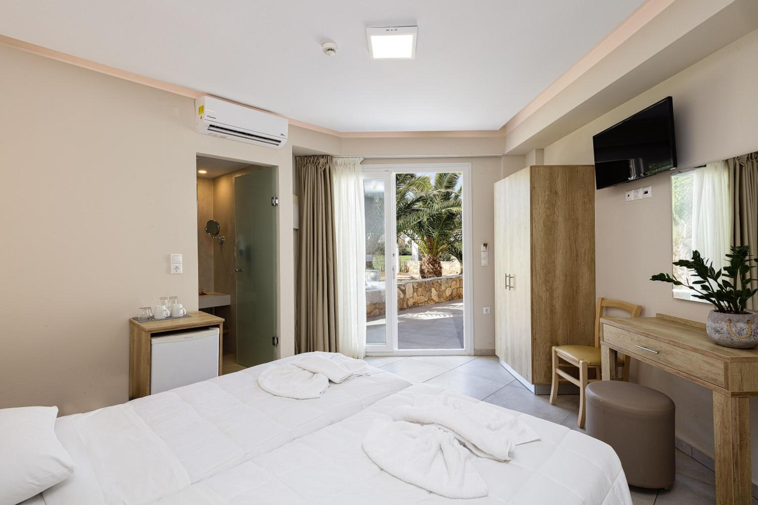 Superior Twin/Double Room with Garden View - Photo 6