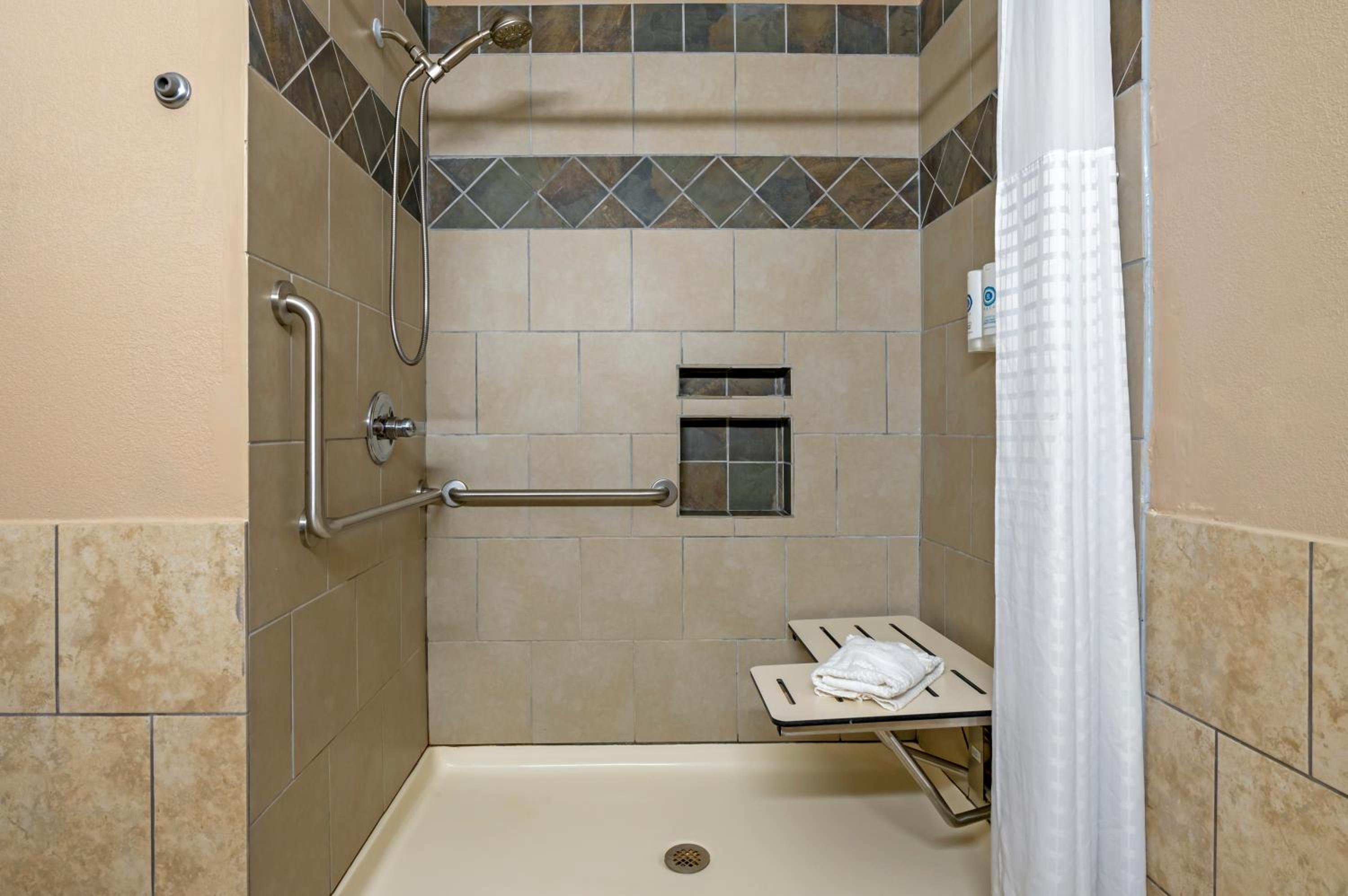 King Room - Accessible/Non-Smoking - Photo 4