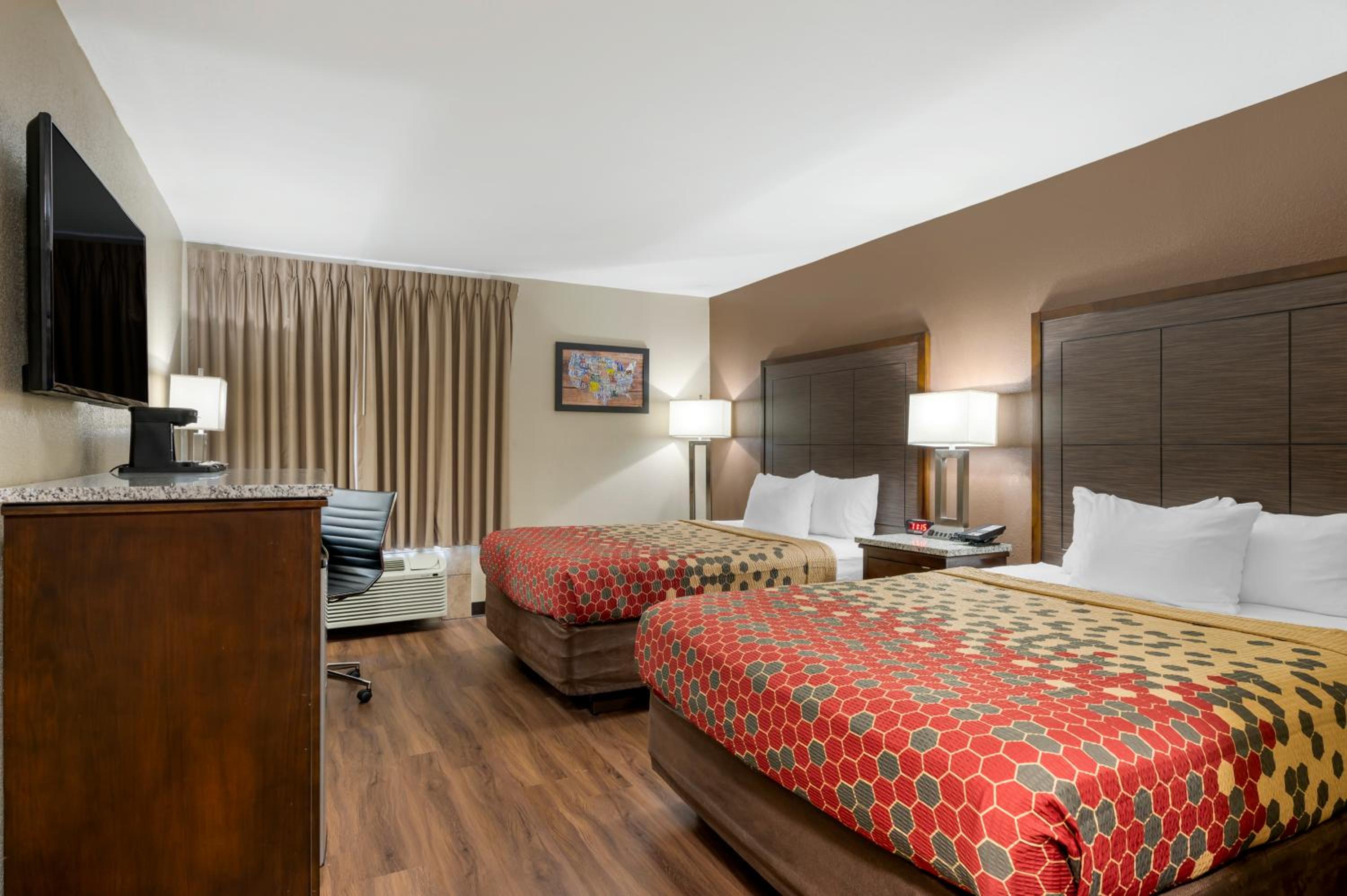 Queen Room with Two Queen Beds - Photo 6