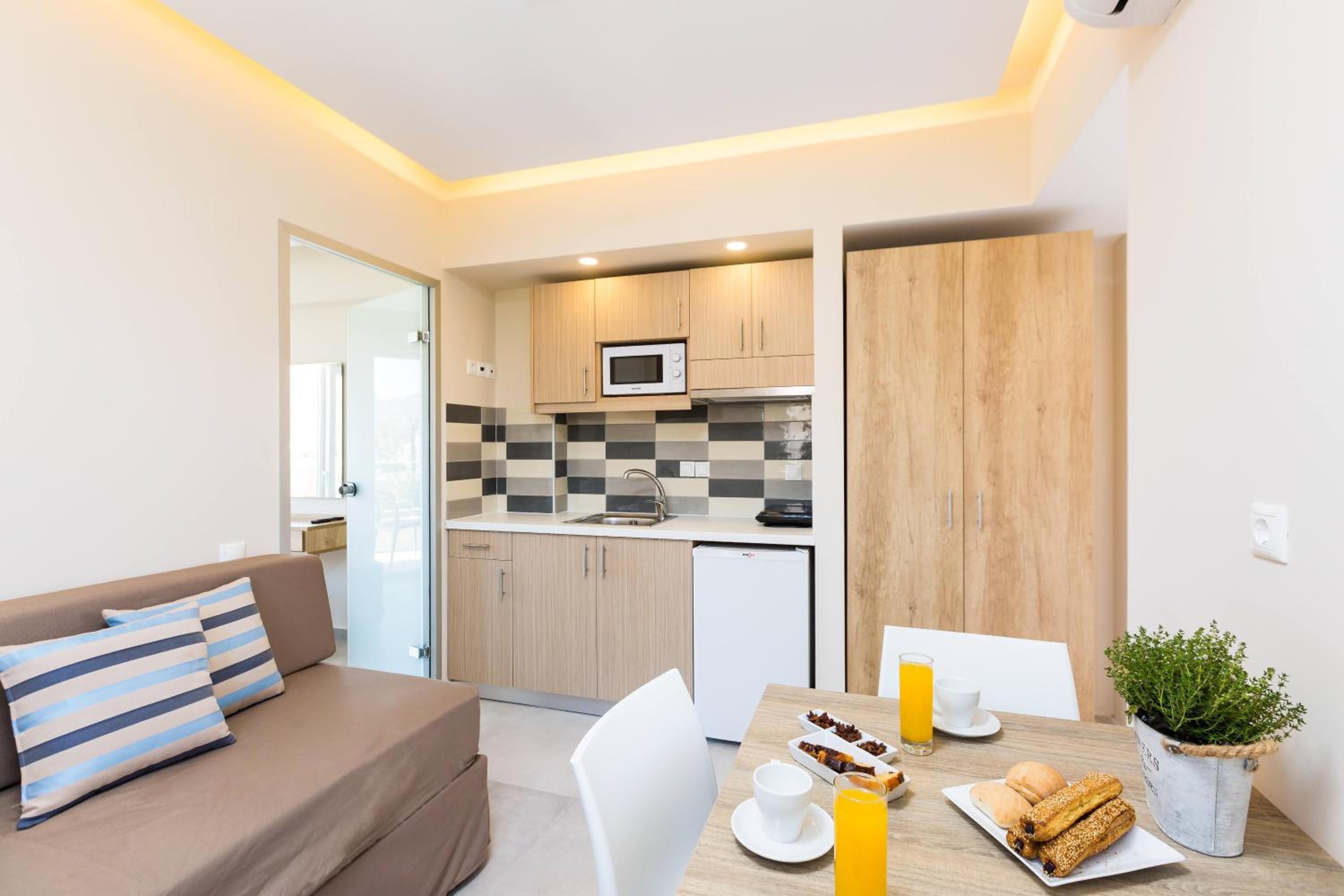 Superior One-Bedroom Triple Apartment - Photo 32