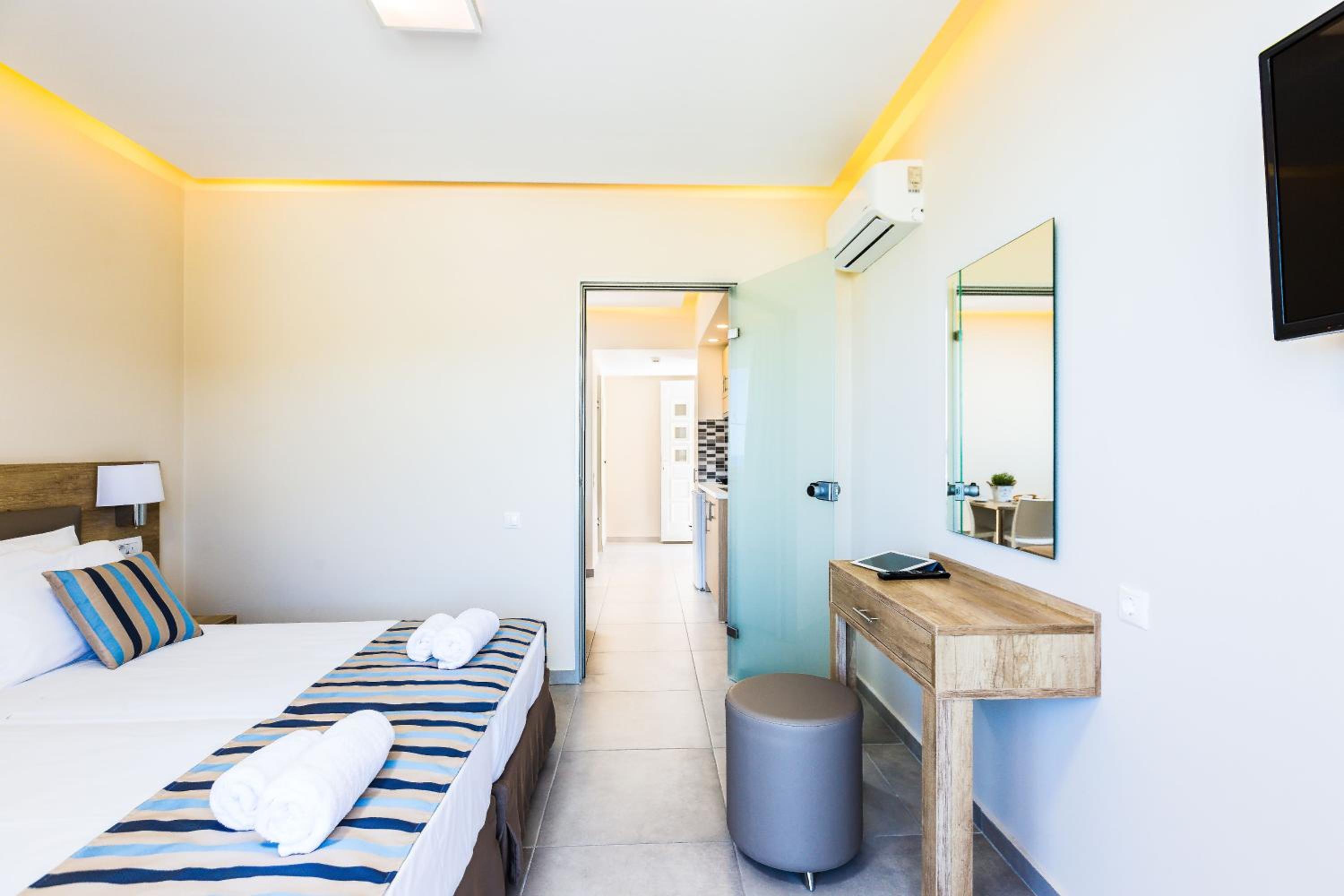 Superior One-Bedroom Triple Apartment - Photo 37