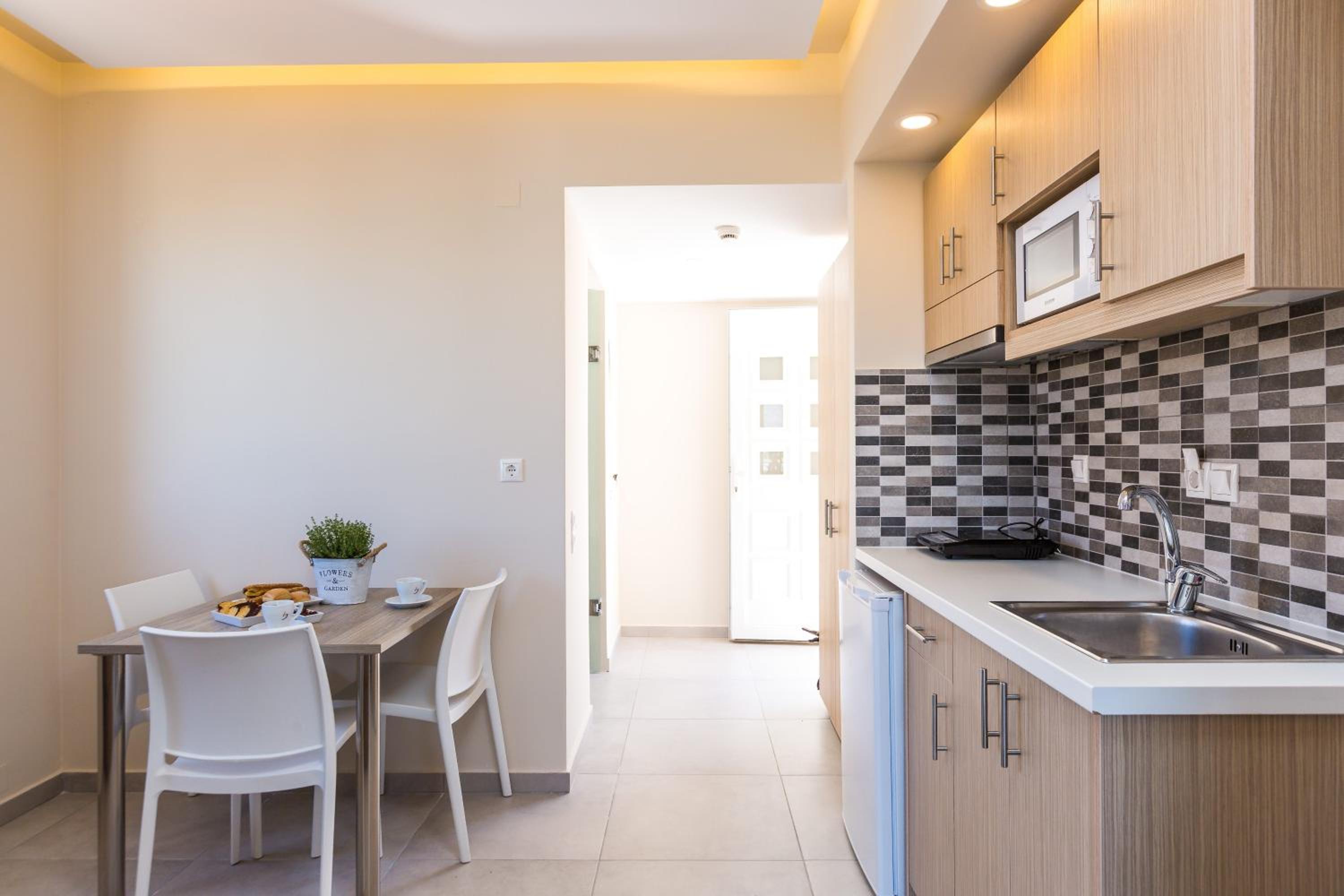 Superior One-Bedroom Triple Apartment - Photo 17