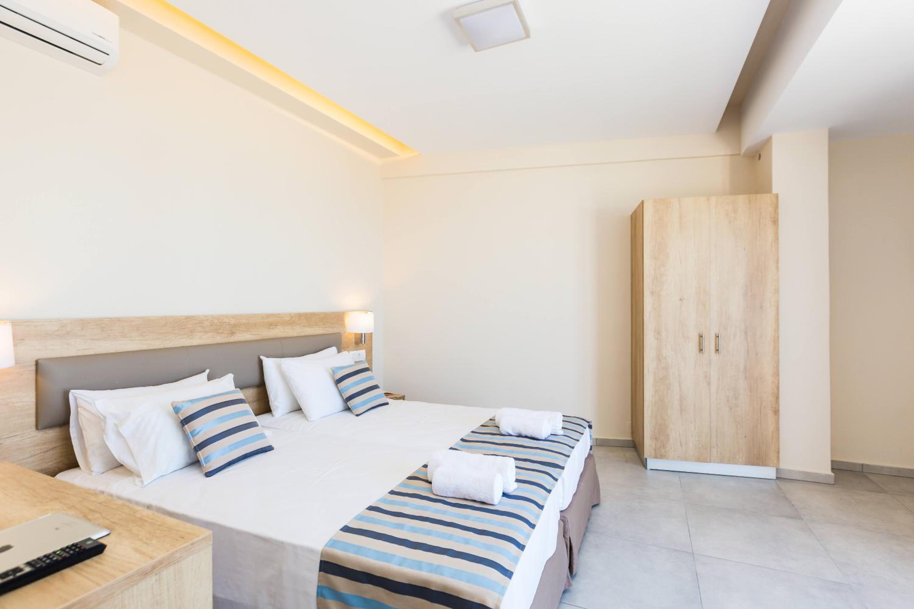 Superior One-Bedroom Quadruple Apartment - Photo 39