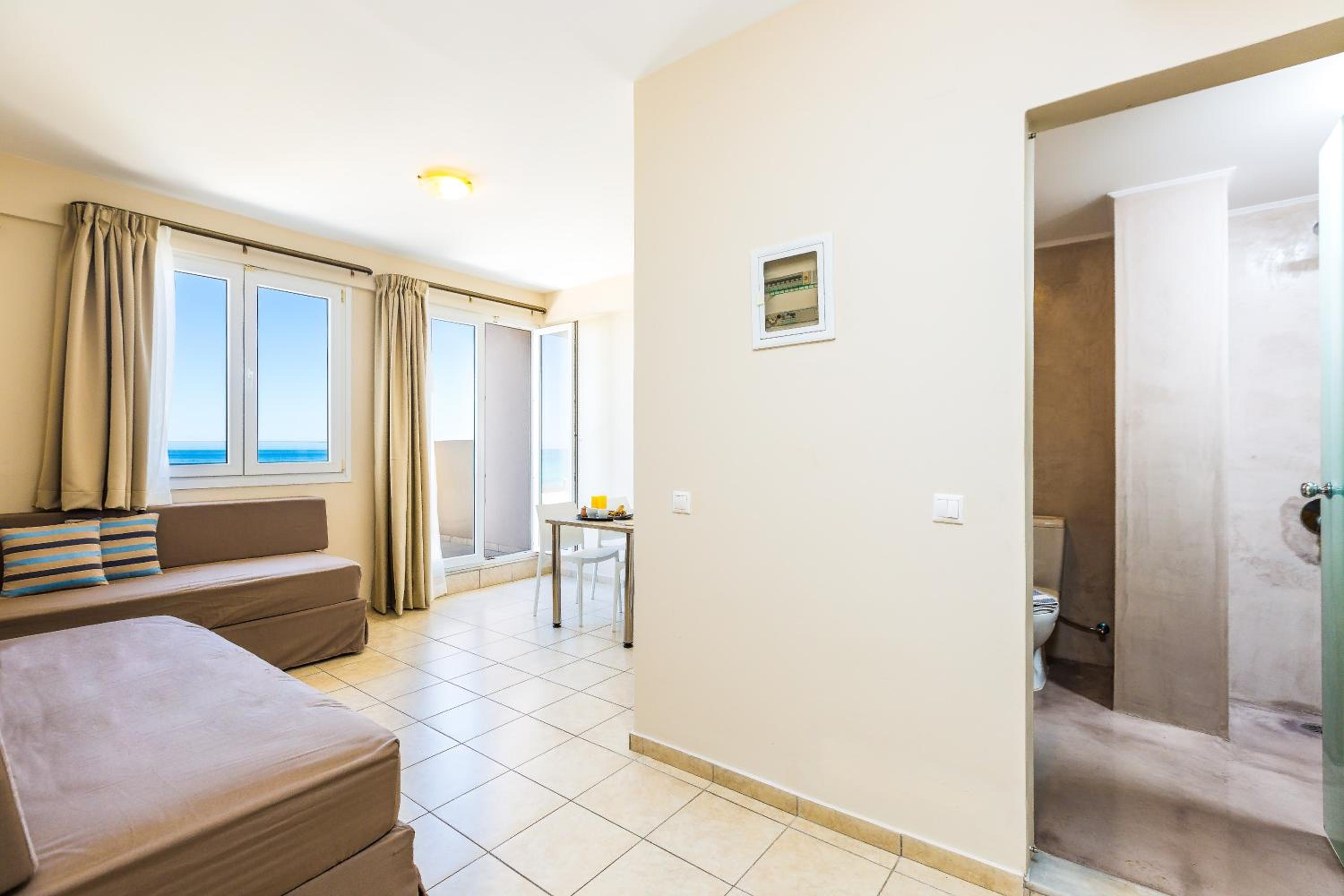 Superior One-Bedroom Quadruple Apartment - Photo 37
