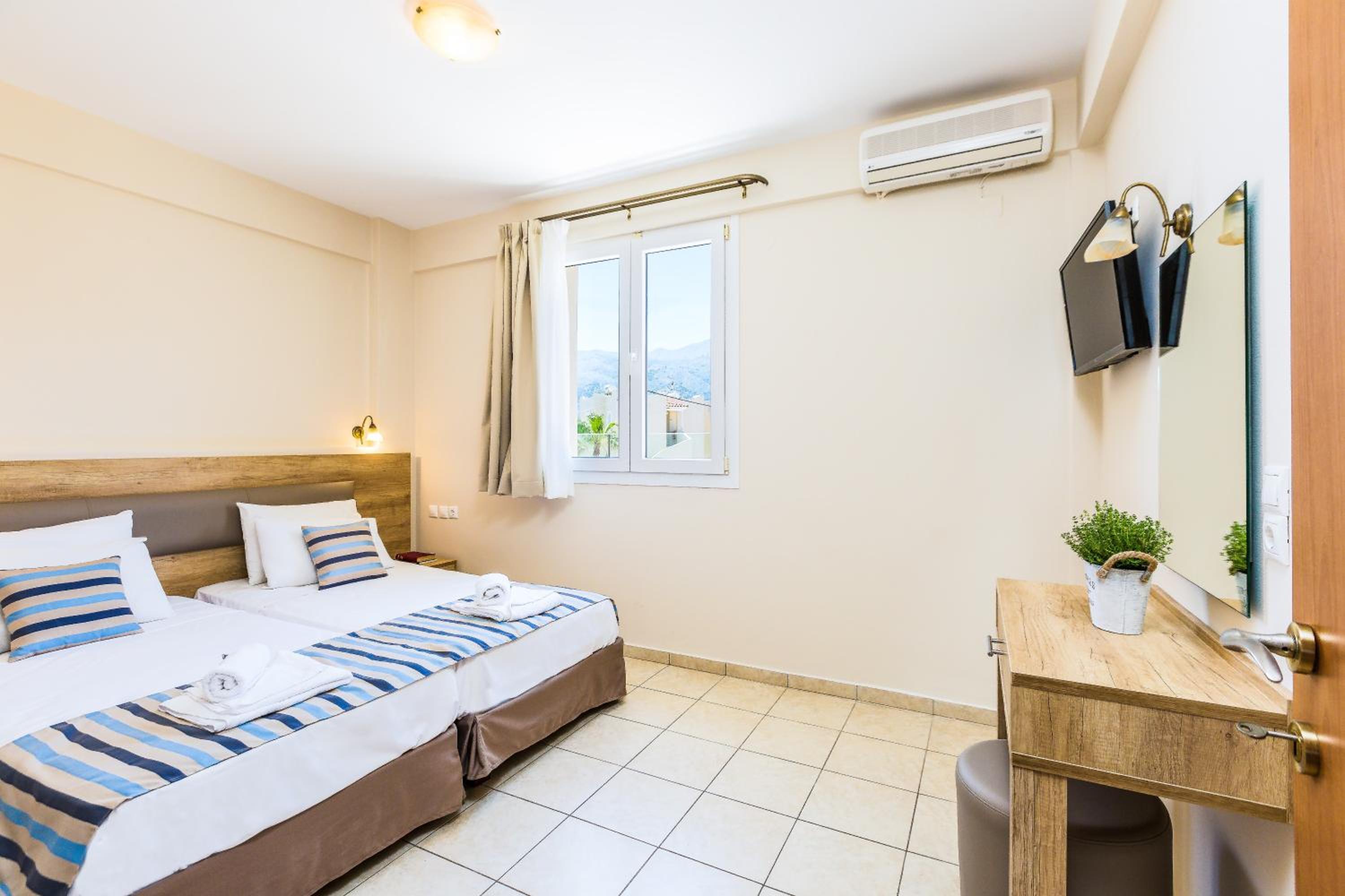 Superior One-Bedroom Quadruple Apartment - Photo 32