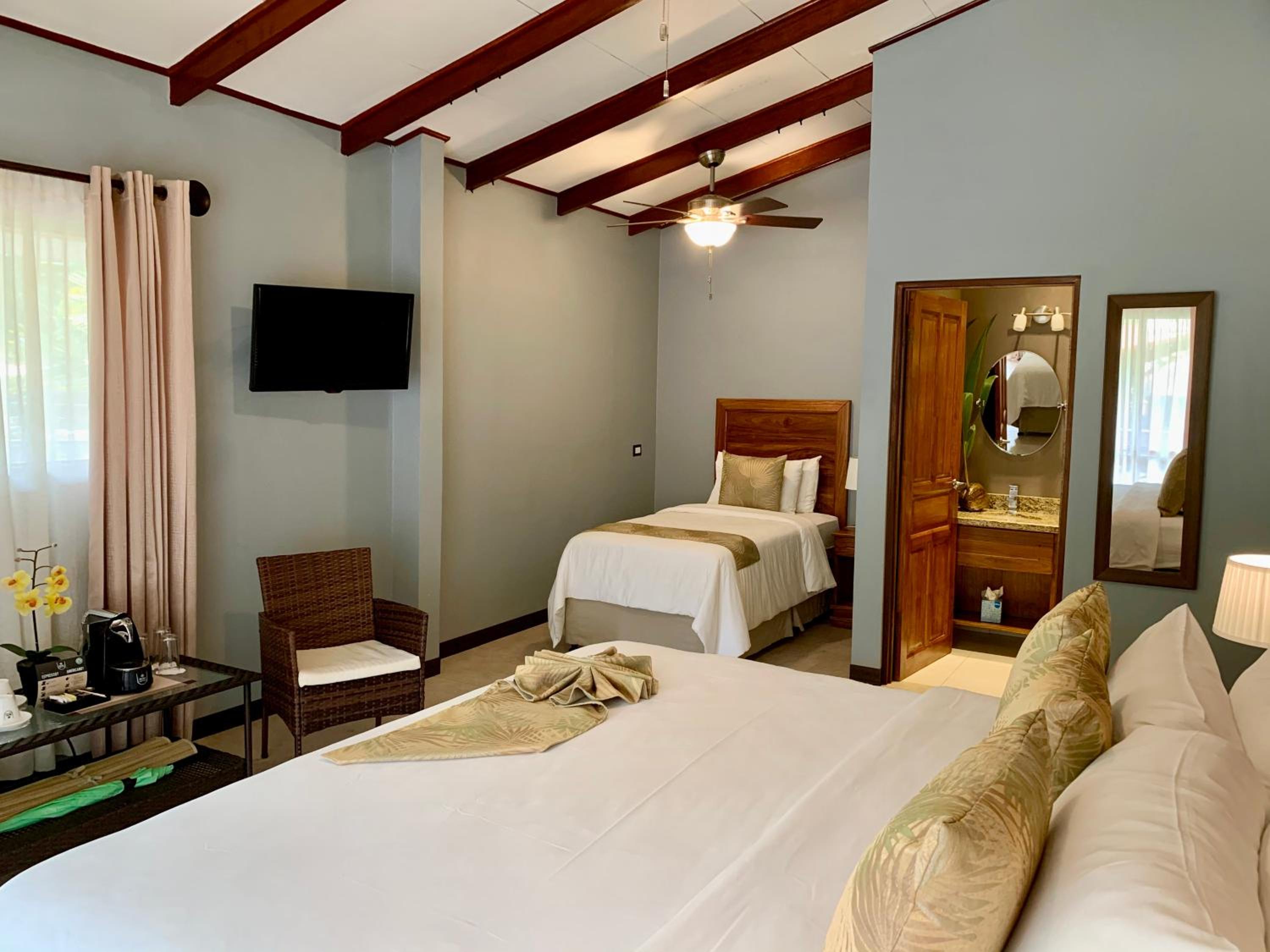 Premium Triple Room photo 2